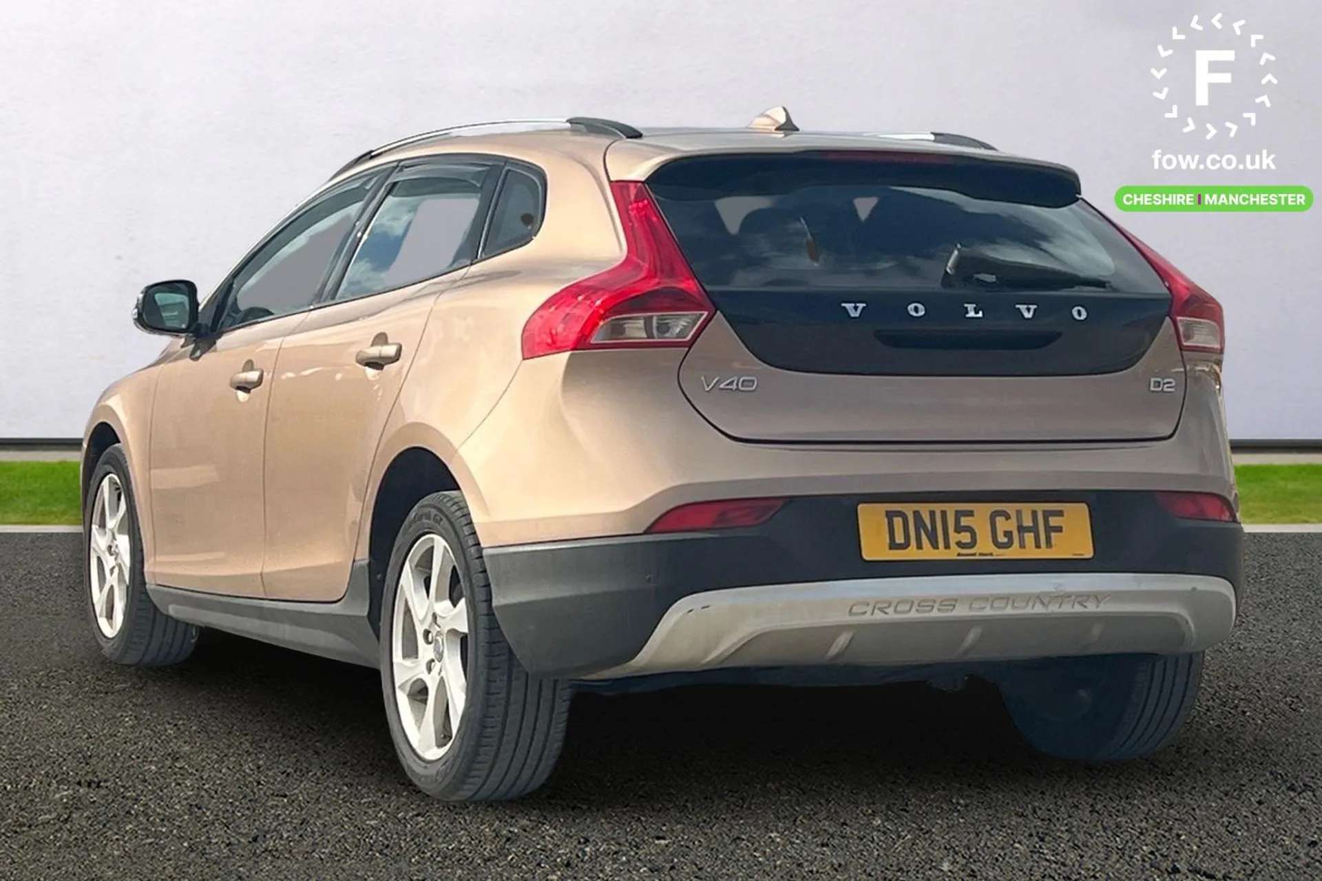 2015 VOLVO V40 2015 VOLVO V40