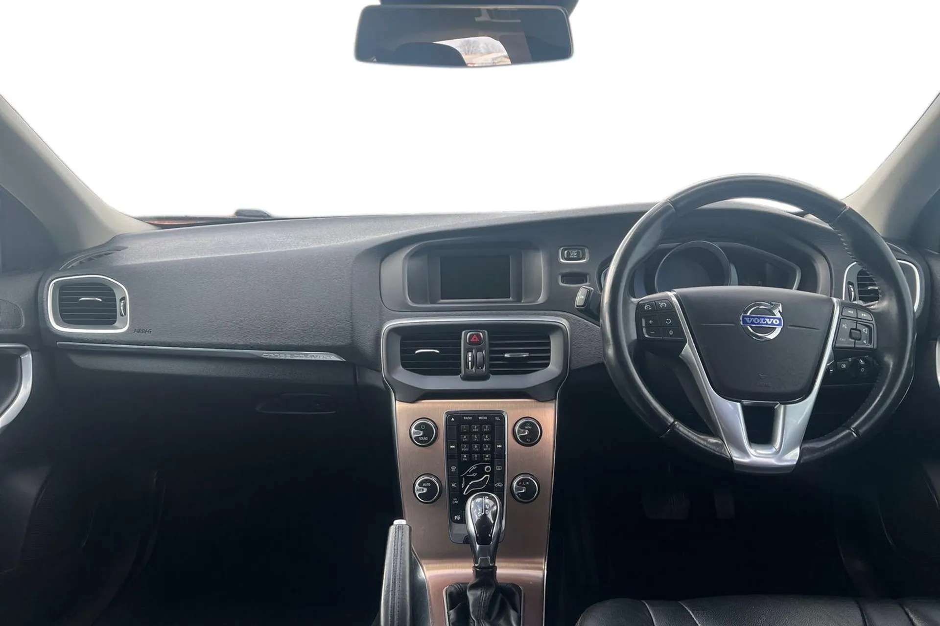 2015 VOLVO V40 2015 VOLVO V40