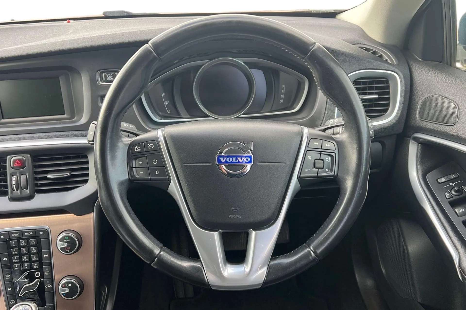 2015 VOLVO V40 2015 VOLVO V40
