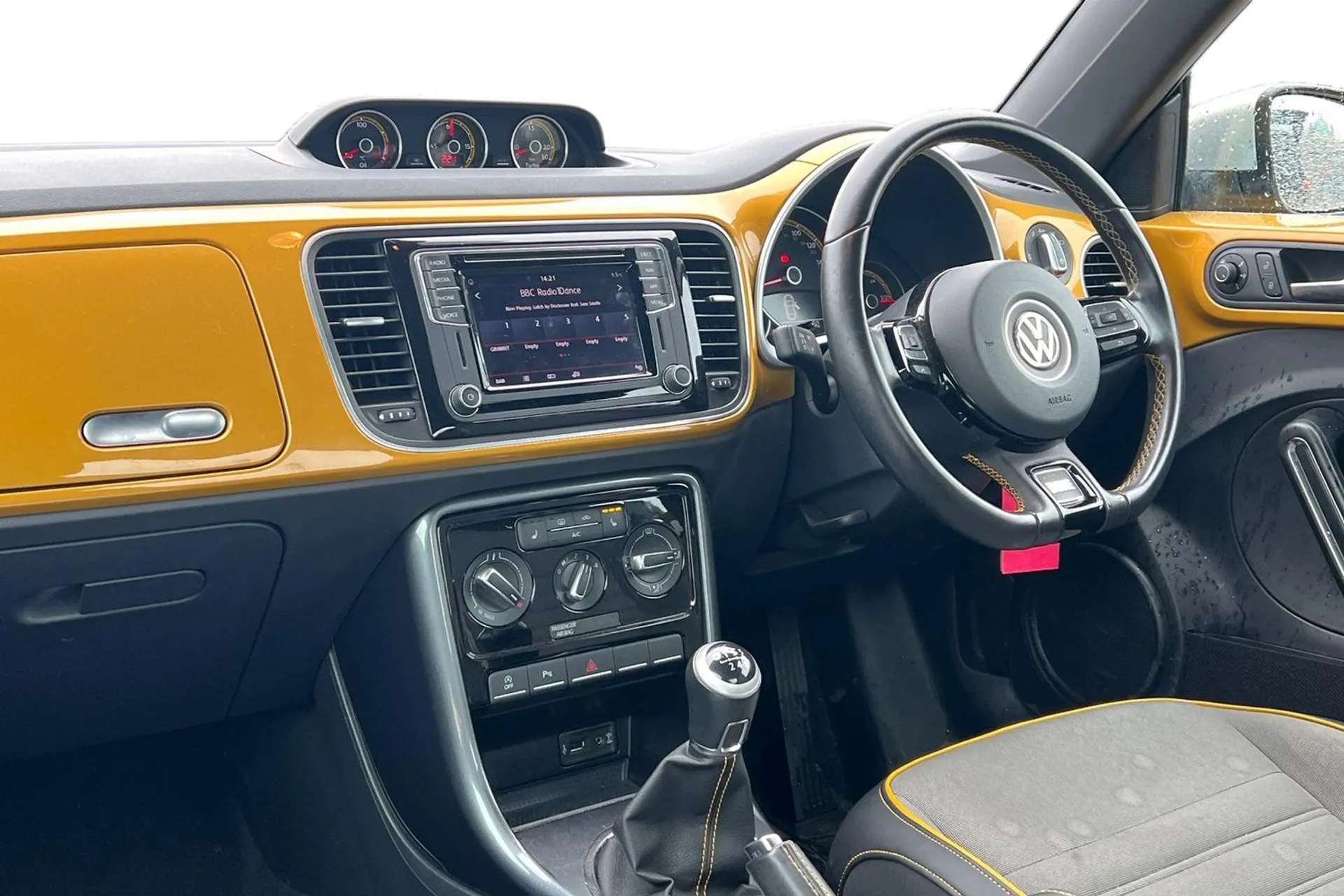 2018 VOLKSWAGEN BEETLE 2018 VOLKSWAGEN BEETLE