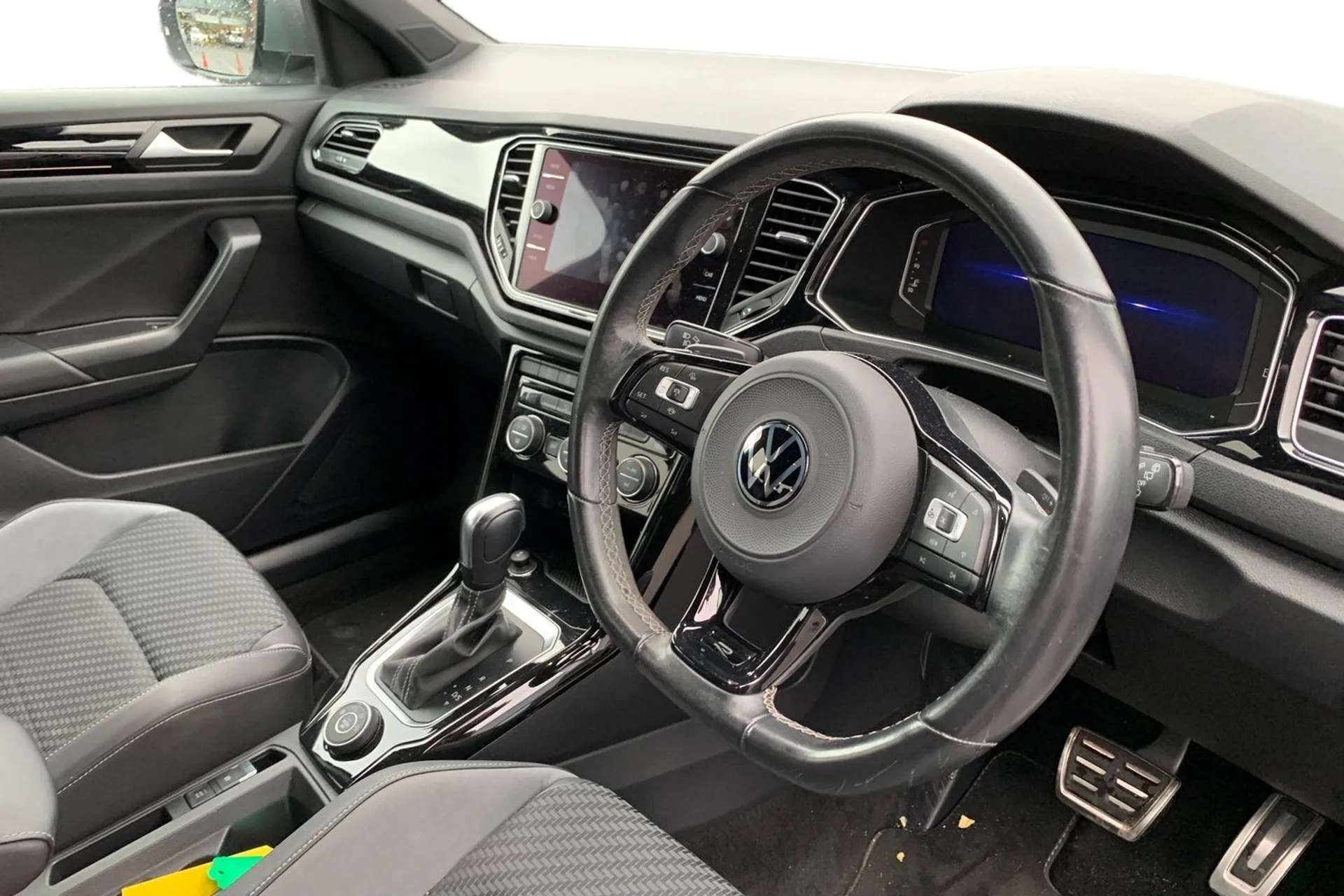 A 2021 VOLKSWAGEN T-ROC 2.0 TSI 4MOTION R 5dr DSG [19" Wheels, Adaptive Cruise Control, Lane Assist[ A 2021 VOLKSWAGEN T-ROC 2.0 TSI 4MOTION R 5dr DSG [19" Wheels, Adaptive Cruise Control, Lane Assist[