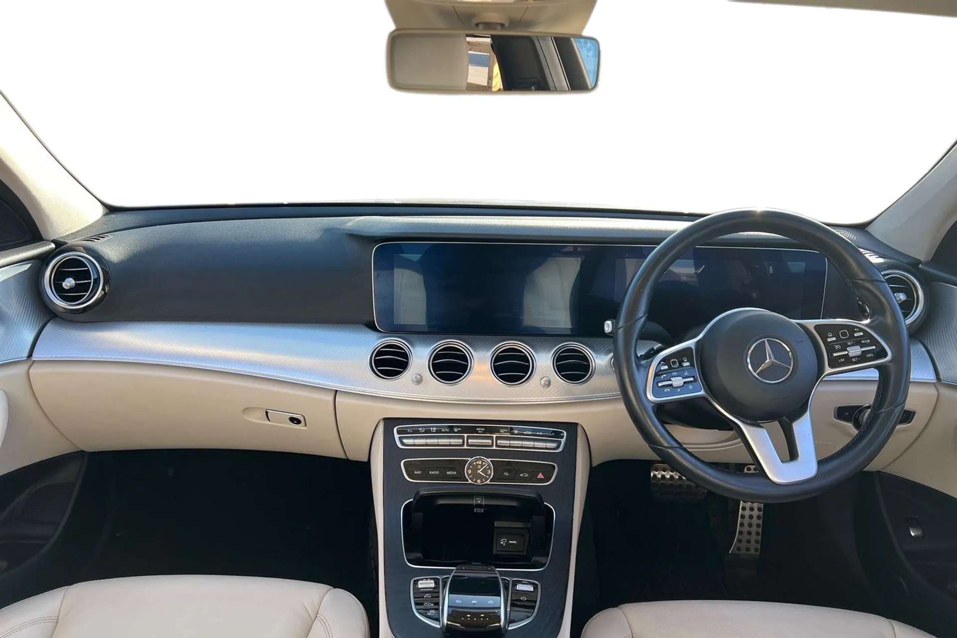 A 2019 MERCEDES-BENZ E CLASS E300e SE Premium 4dr 9G-Tronic [ Heated front seats , Wireless charging , Active parking assist and reversing camera , Park assist pilot with front an A 2019 MERCEDES-BENZ E CLASS E300e SE Premium 4dr 9G-Tronic [ Heated front seats , Wireless charging , Active parking assist and reversing camera , Park assist pilot with front an