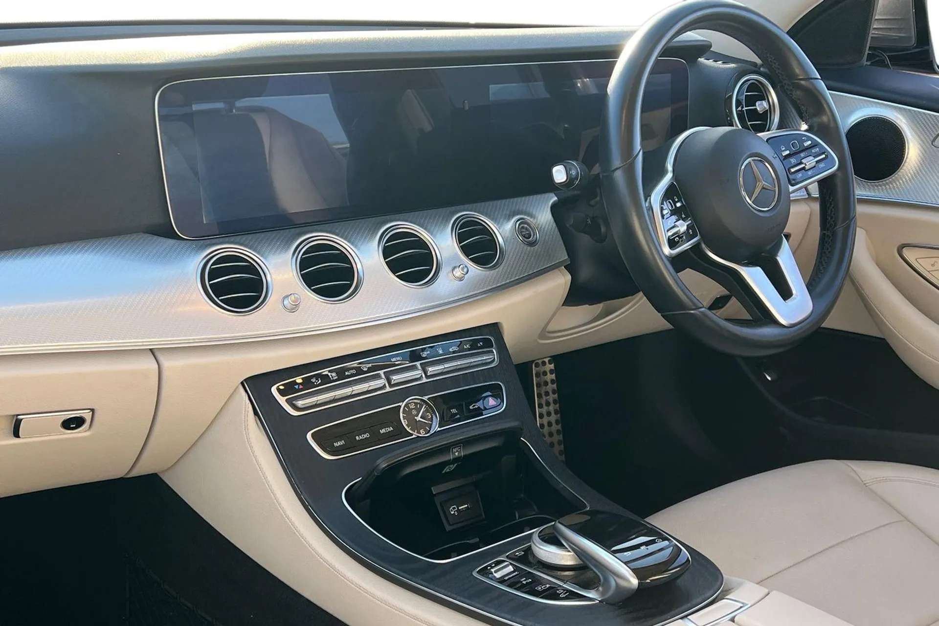 A 2019 MERCEDES-BENZ E CLASS E300e SE Premium 4dr 9G-Tronic [ Heated front seats , Wireless charging , Active parking assist and reversing camera , Park assist pilot with front an A 2019 MERCEDES-BENZ E CLASS E300e SE Premium 4dr 9G-Tronic [ Heated front seats , Wireless charging , Active parking assist and reversing camera , Park assist pilot with front an