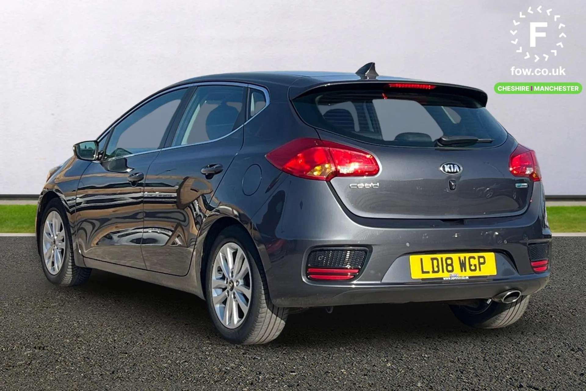 A 2018 KIA CEED 1.6 GDi ISG 2 5dr [Intelligent Stop and Go, Electric adjustable/heated/folding door mirrors, LED daytime running lights A 2018 KIA CEED 1.6 GDi ISG 2 5dr [Intelligent Stop and Go, Electric adjustable/heated/folding door mirrors, LED daytime running lights