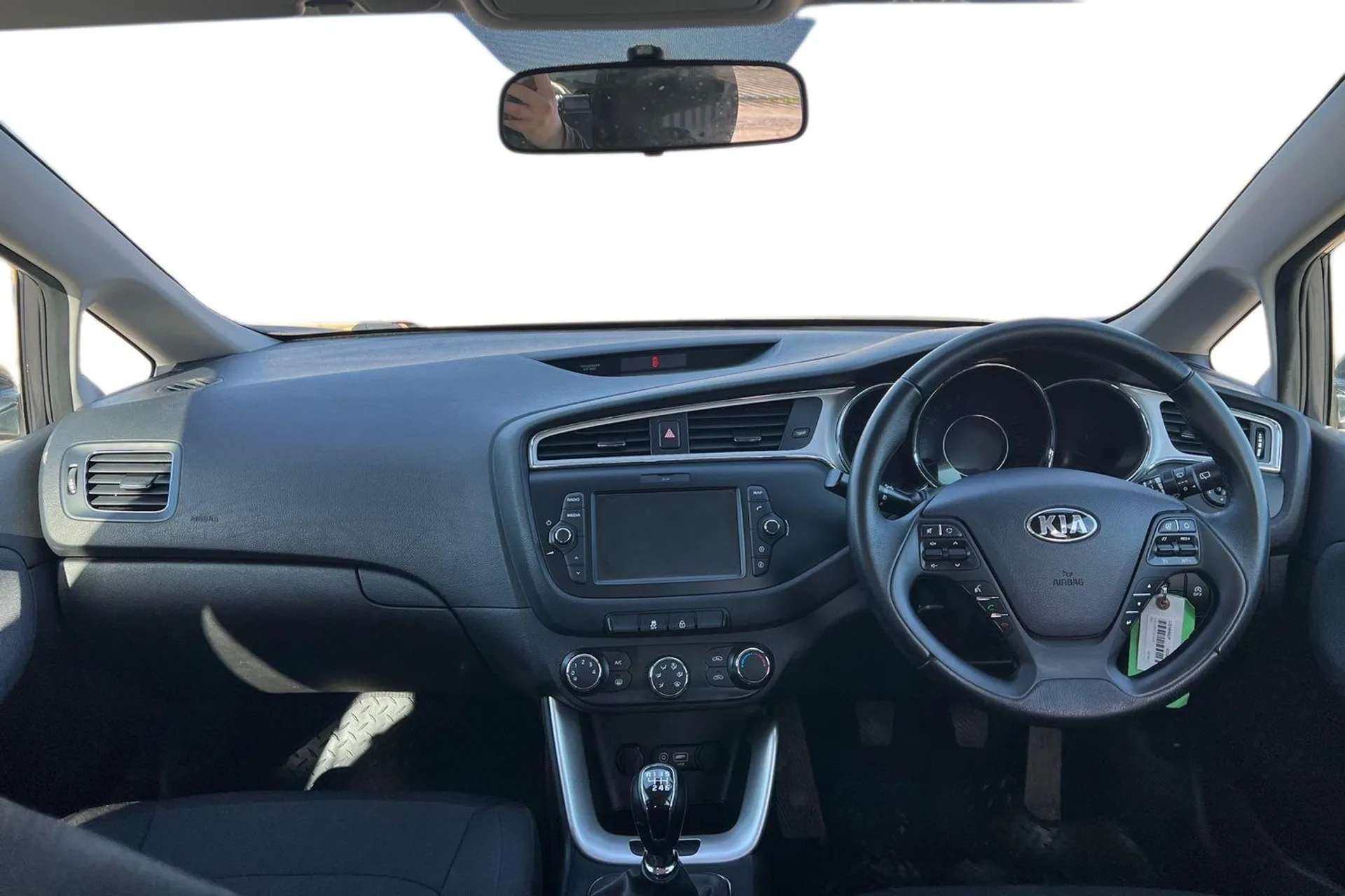 A 2018 KIA CEED 1.6 GDi ISG 2 5dr [Intelligent Stop and Go, Electric adjustable/heated/folding door mirrors, LED daytime running lights A 2018 KIA CEED 1.6 GDi ISG 2 5dr [Intelligent Stop and Go, Electric adjustable/heated/folding door mirrors, LED daytime running lights