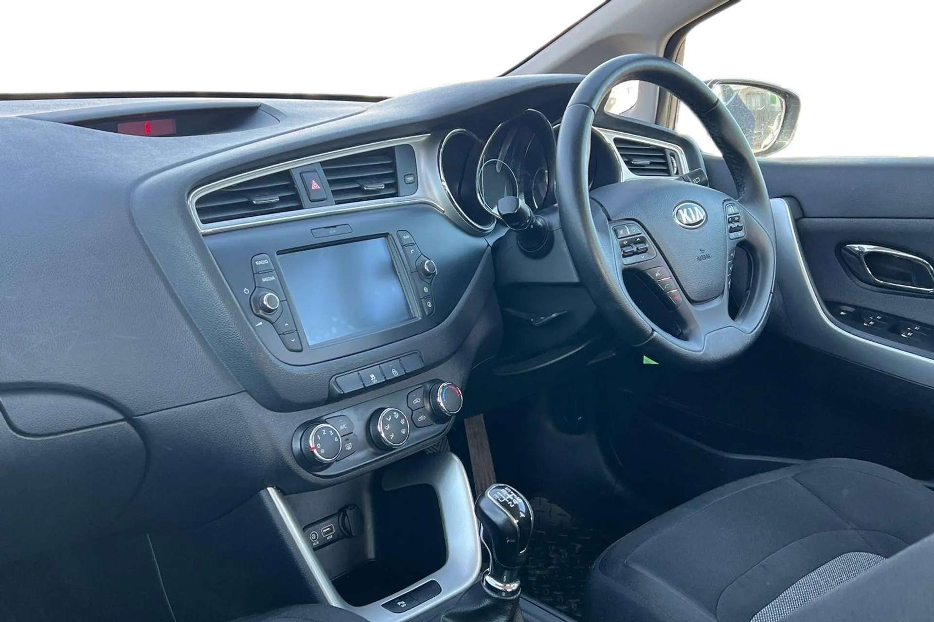 A 2018 KIA CEED 1.6 GDi ISG 2 5dr [Intelligent Stop and Go, Electric adjustable/heated/folding door mirrors, LED daytime running lights A 2018 KIA CEED 1.6 GDi ISG 2 5dr [Intelligent Stop and Go, Electric adjustable/heated/folding door mirrors, LED daytime running lights