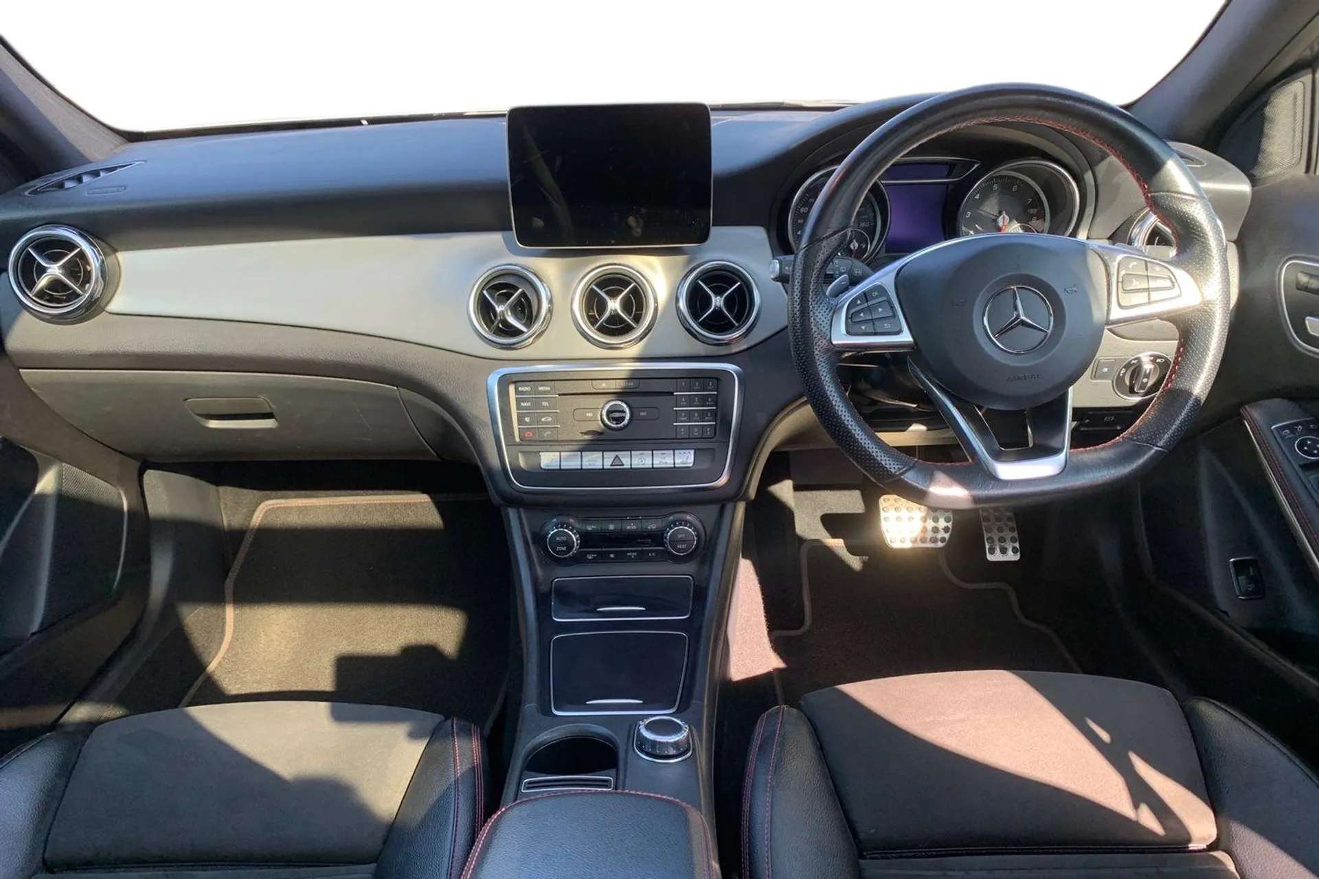 A 2019 MERCEDES-BENZ GLA GLA 200 AMG Line Premium Plus 5dr Auto [ Driving Assistance package , Active park assist with parktronic system , Easy-pack tailgate - Powered opening A 2019 MERCEDES-BENZ GLA GLA 200 AMG Line Premium Plus 5dr Auto [ Driving Assistance package , Active park assist with parktronic system , Easy-pack tailgate - Powered opening