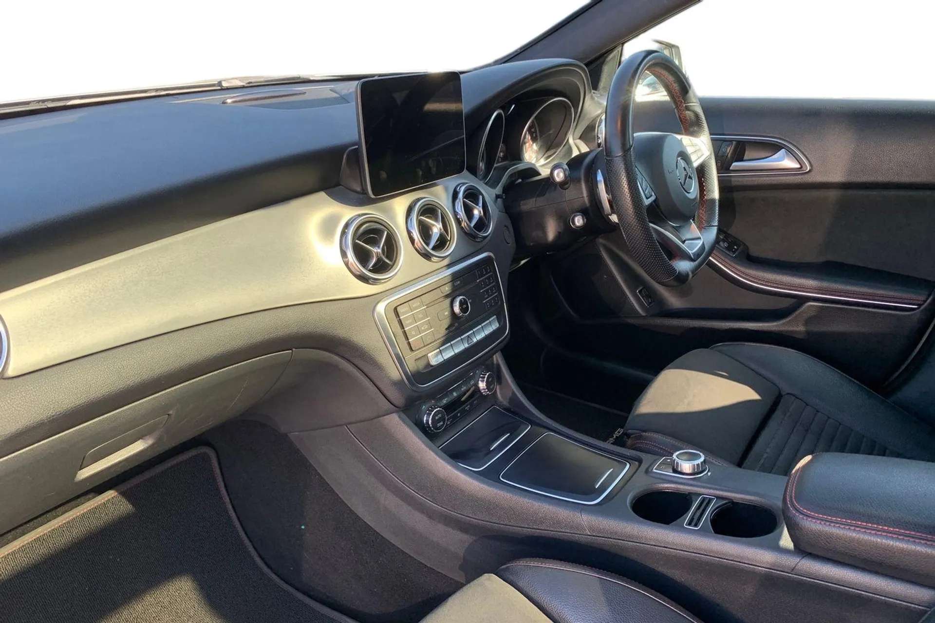 A 2019 MERCEDES-BENZ GLA GLA 200 AMG Line Premium Plus 5dr Auto [ Driving Assistance package , Active park assist with parktronic system , Easy-pack tailgate - Powered opening A 2019 MERCEDES-BENZ GLA GLA 200 AMG Line Premium Plus 5dr Auto [ Driving Assistance package , Active park assist with parktronic system , Easy-pack tailgate - Powered opening