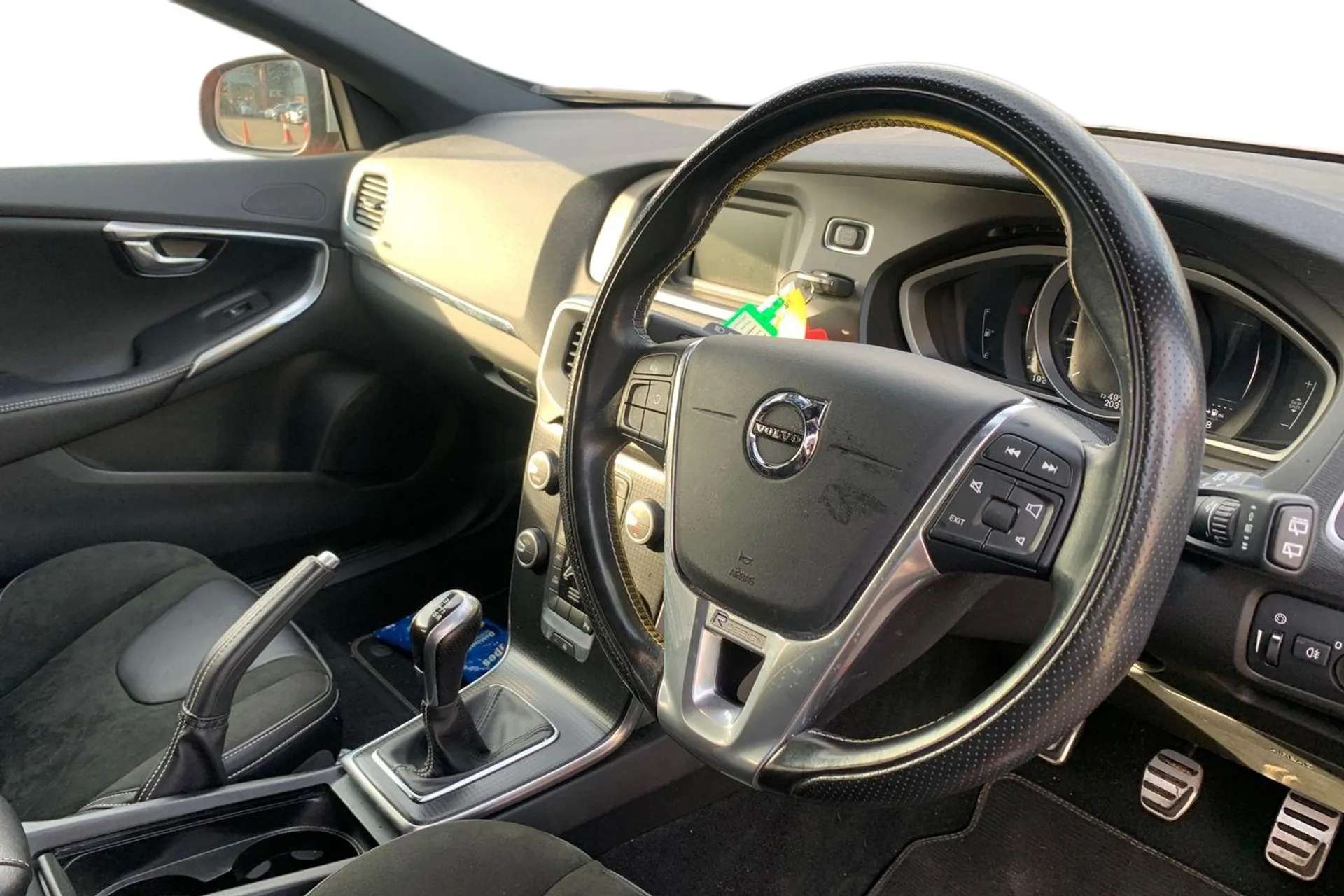 2016 VOLVO V40 2016 VOLVO V40