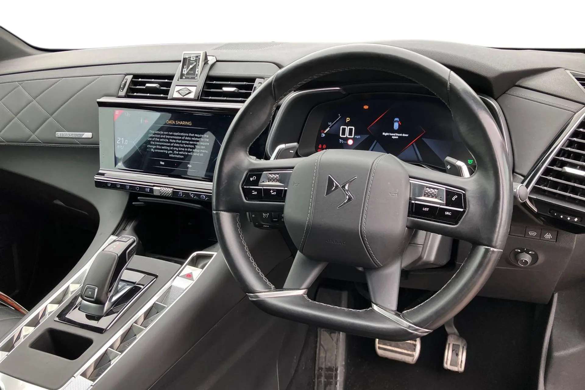 A 2021 DS DS 7 CROSSBACK 2.0 BlueHDi Prestige 5dr EAT8 [ Electric comfort pack , Advanced technology pack , Wireless charging for smartphone , Rear parking sensor , Heated fro A 2021 DS DS 7 CROSSBACK 2.0 BlueHDi Prestige 5dr EAT8 [ Electric comfort pack , Advanced technology pack , Wireless charging for smartphone , Rear parking sensor , Heated fro