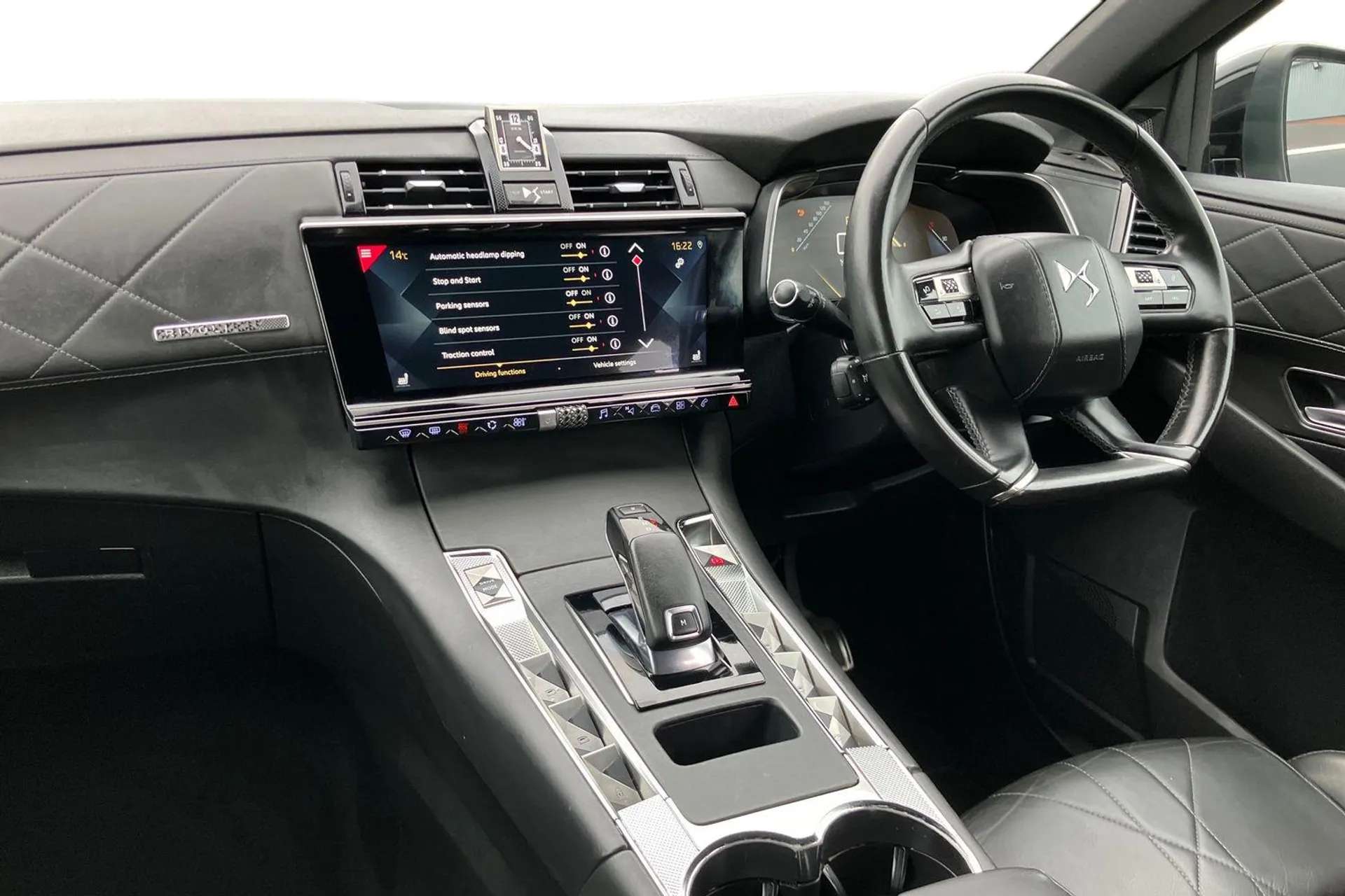 A 2019 DS DS 7 CROSSBACK 2.0 BlueHDi Prestige 5dr EAT8 [ Auto comfort pack , Front parking sensors , Rear parking sensors , Wireless charging for smartphone , Advanced technol A 2019 DS DS 7 CROSSBACK 2.0 BlueHDi Prestige 5dr EAT8 [ Auto comfort pack , Front parking sensors , Rear parking sensors , Wireless charging for smartphone , Advanced technol