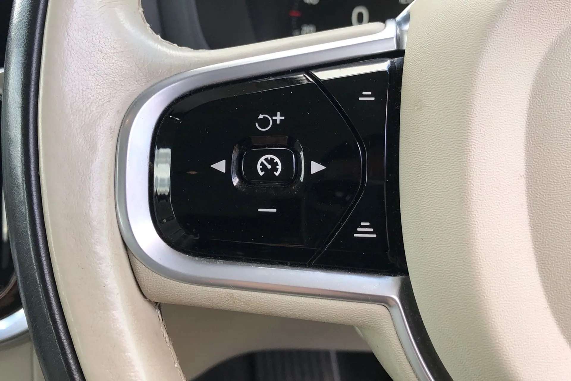 2019 VOLVO V60 2019 VOLVO V60