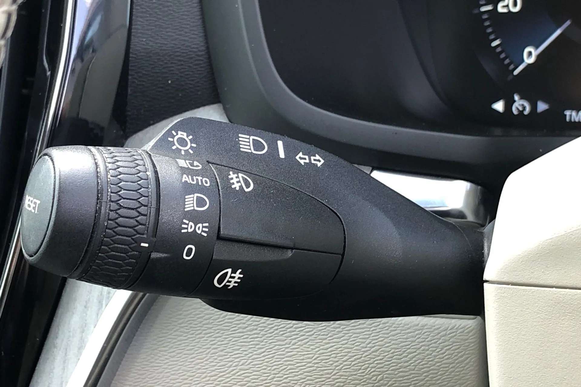 2019 VOLVO V60 2019 VOLVO V60