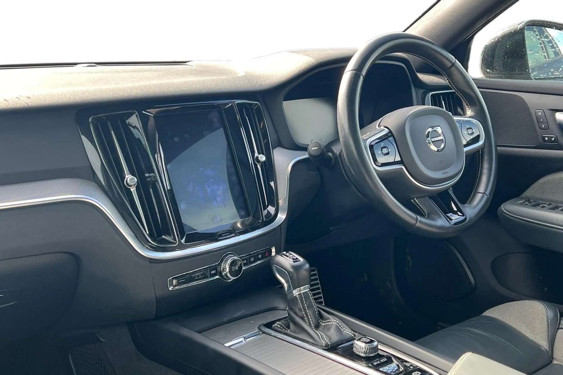 2020 VOLVO V60 2020 VOLVO V60