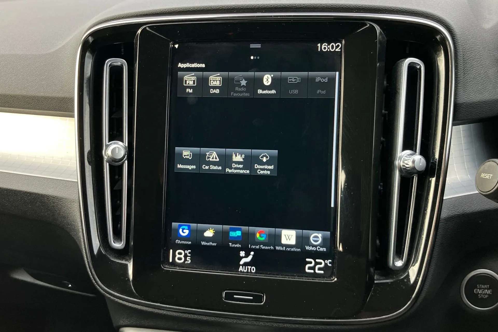 2020 VOLVO XC40 2020 VOLVO XC40