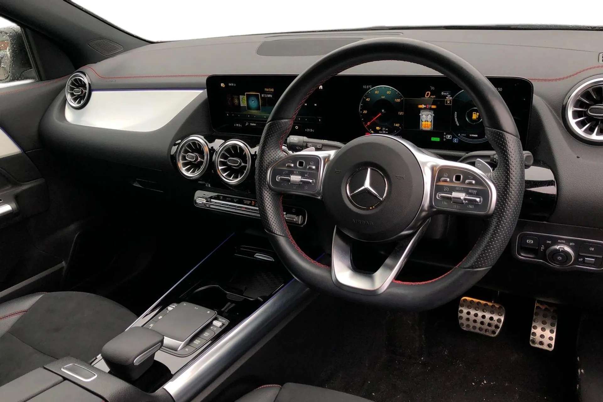 A 2022 MERCEDES-BENZ EQA EQA 350 4M 215kW AMG Line Premium 66.5kWh 5dr Auto [ Parking package with reversing camera , Mirror package , Seat comfort pack , Wireless charging sy A 2022 MERCEDES-BENZ EQA EQA 350 4M 215kW AMG Line Premium 66.5kWh 5dr Auto [ Parking package with reversing camera , Mirror package , Seat comfort pack , Wireless charging sy