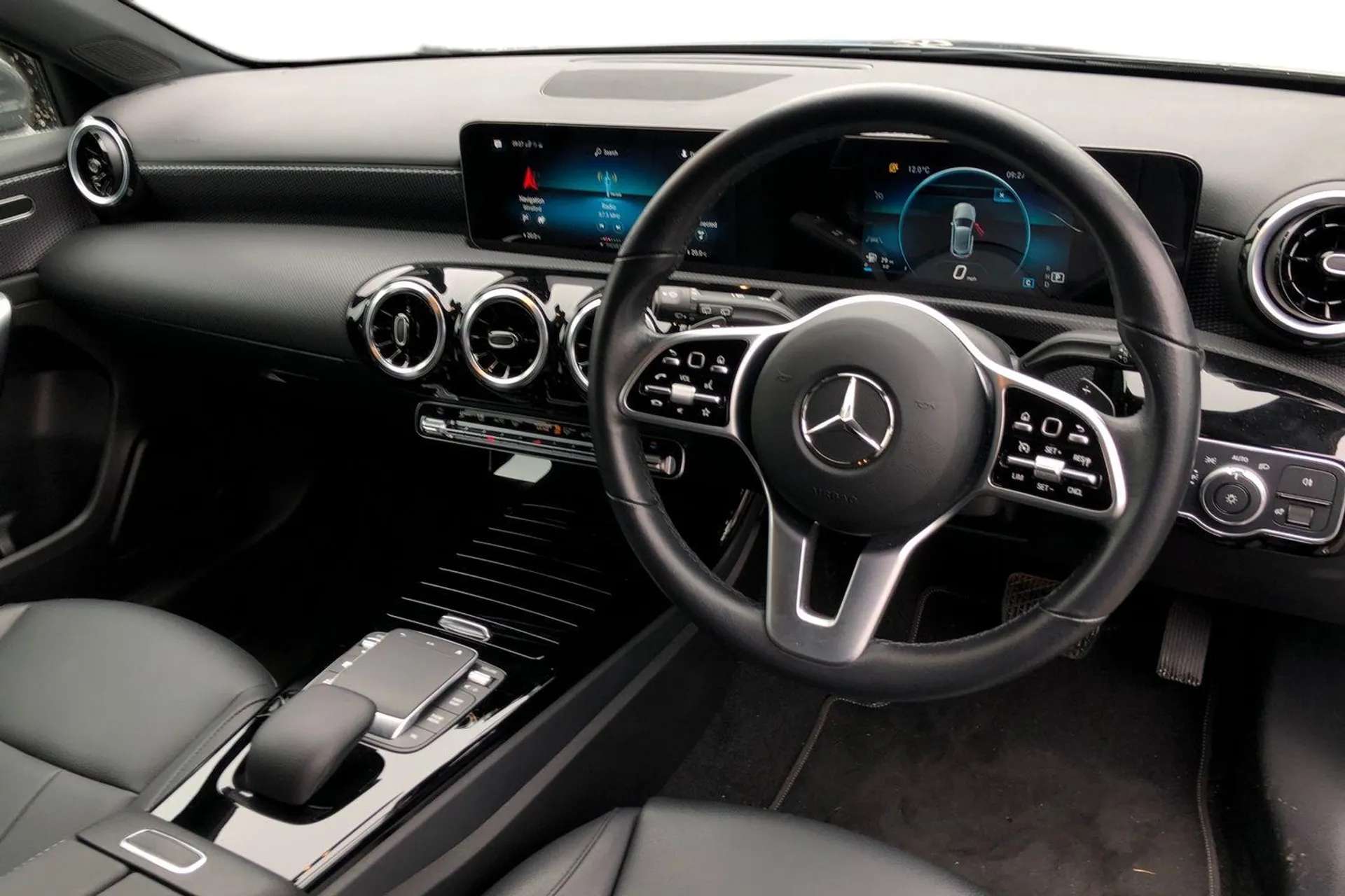 A 2021 MERCEDES-BENZ A CLASS A180 Sport Executive Edition 5dr Auto [Active parking assist with visual and audible warning, 10.25" media display, Ultrasonic sensors positioned in t A 2021 MERCEDES-BENZ A CLASS A180 Sport Executive Edition 5dr Auto [Active parking assist with visual and audible warning, 10.25" media display, Ultrasonic sensors positioned in t