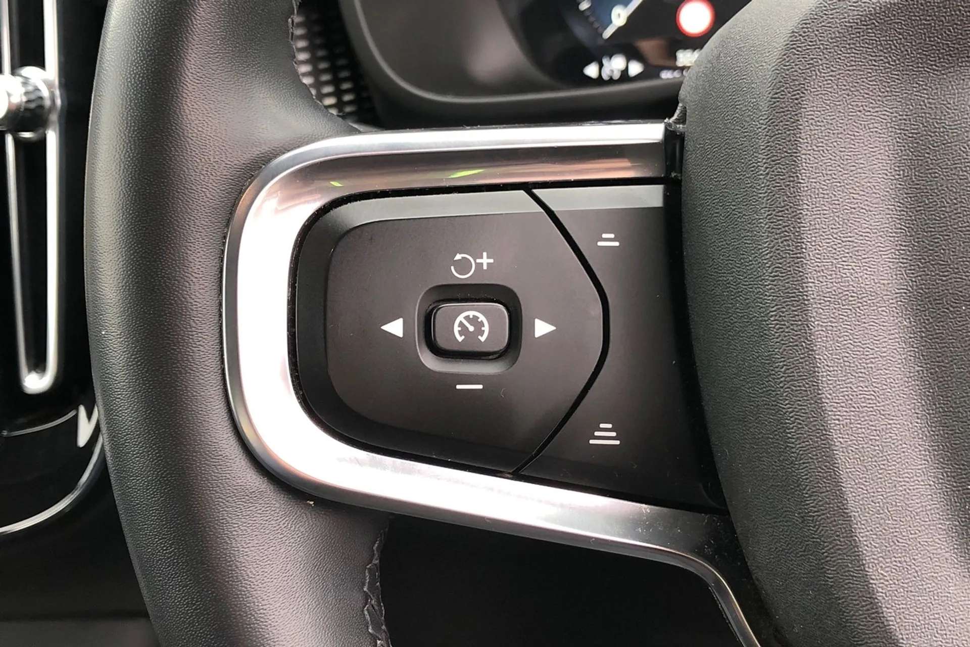 2021 VOLVO XC40 2021 VOLVO XC40