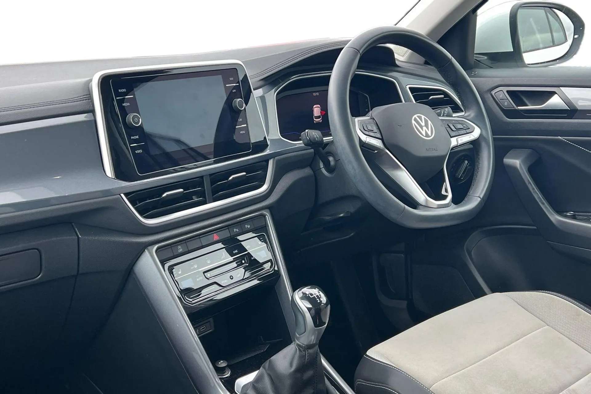 A 2022 VOLKSWAGEN T-ROC 1.0 TSI Style 5dr [ Lane keeping system Lane Assist, Automatic headlight control with LED separate daytime running lights, 10.25" Digital cockpit pro A 2022 VOLKSWAGEN T-ROC 1.0 TSI Style 5dr [ Lane keeping system Lane Assist, Automatic headlight control with LED separate daytime running lights, 10.25" Digital cockpit pro