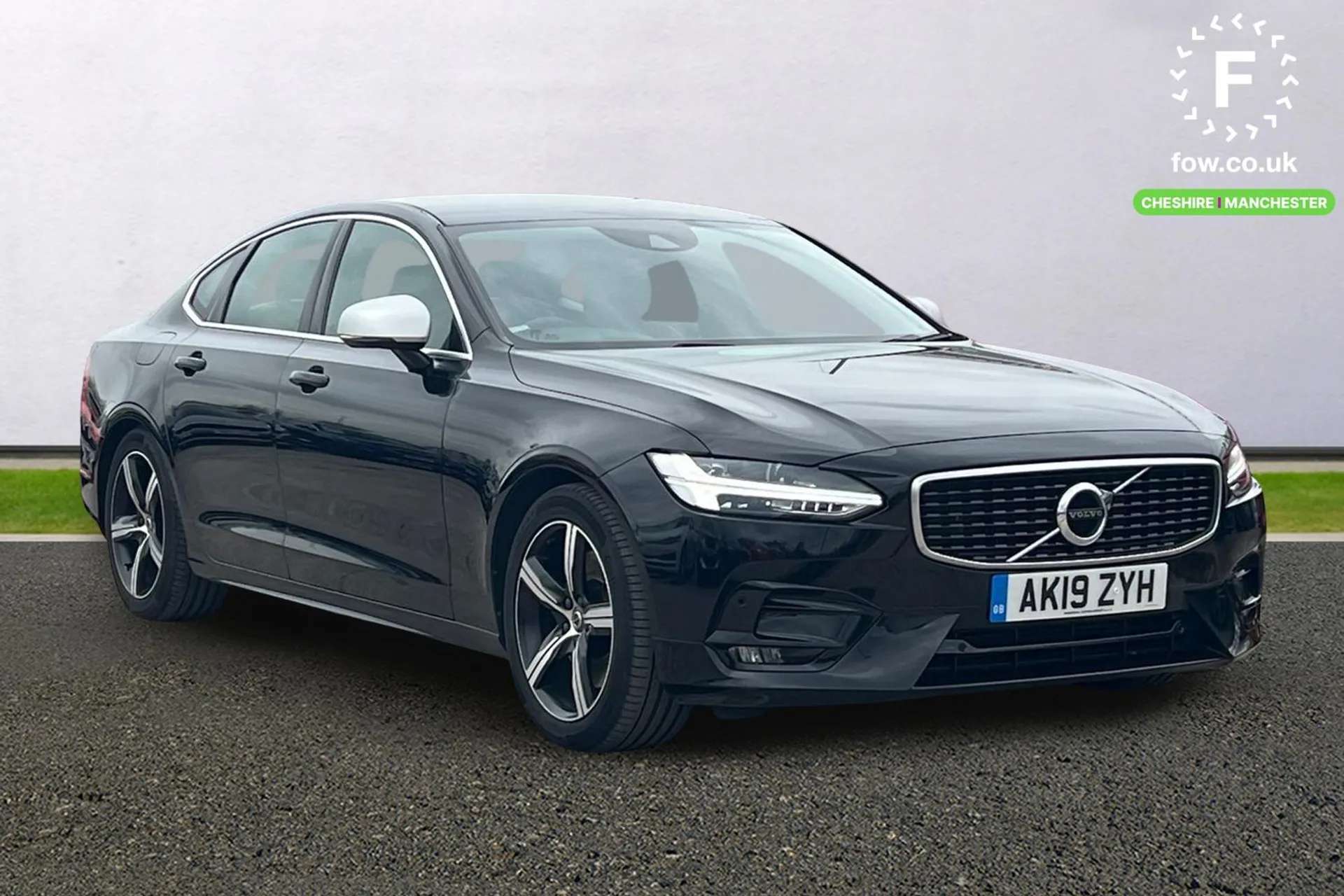 A 2019 VOLVO S90 2.0 T4 R DESIGN 4dr Geartronic [High gloss black front grille, 12.3" Active TFT crystal driver's instrument display, 2 zone electronic climate control A 2019 VOLVO S90 2.0 T4 R DESIGN 4dr Geartronic [High gloss black front grille, 12.3" Active TFT crystal driver's instrument display, 2 zone electronic climate control