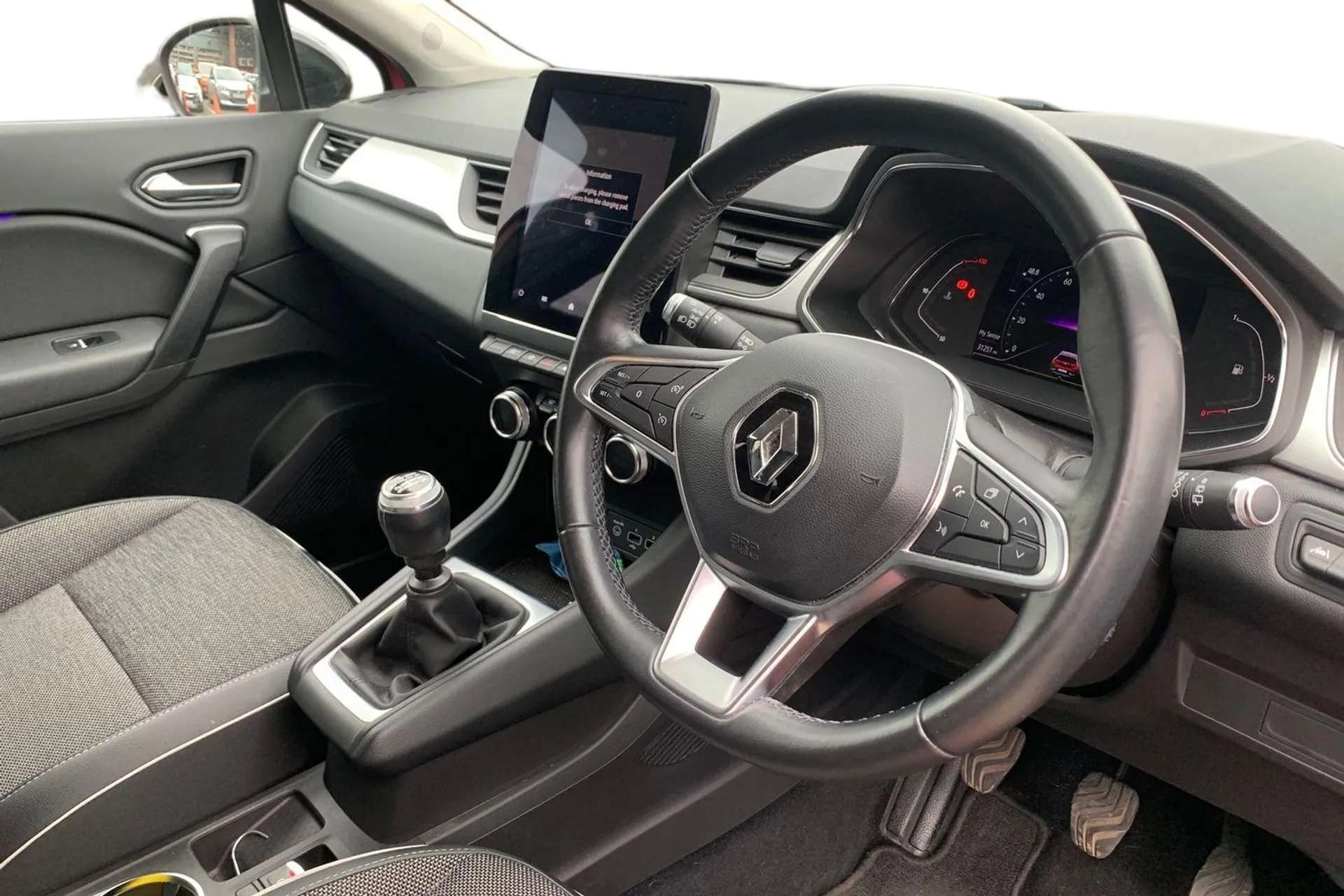 A 2021 RENAULT CAPTUR 1.3 TCE 130 S Edition 5dr [ Front and rear parking sensors with rear view camera, Full C-shape LED front and rear signature lighting with daytime runn A 2021 RENAULT CAPTUR 1.3 TCE 130 S Edition 5dr [ Front and rear parking sensors with rear view camera, Full C-shape LED front and rear signature lighting with daytime runn