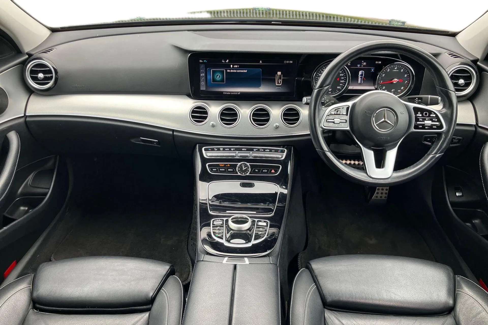 A 2019 MERCEDES-BENZ E CLASS E 200 SE 5dr 9G-Tronic [ Park assist pilot with front and rear park assist, LED High Performance headlamps including integral LED daytime Running lamp A 2019 MERCEDES-BENZ E CLASS E 200 SE 5dr 9G-Tronic [ Park assist pilot with front and rear park assist, LED High Performance headlamps including integral LED daytime Running lamp