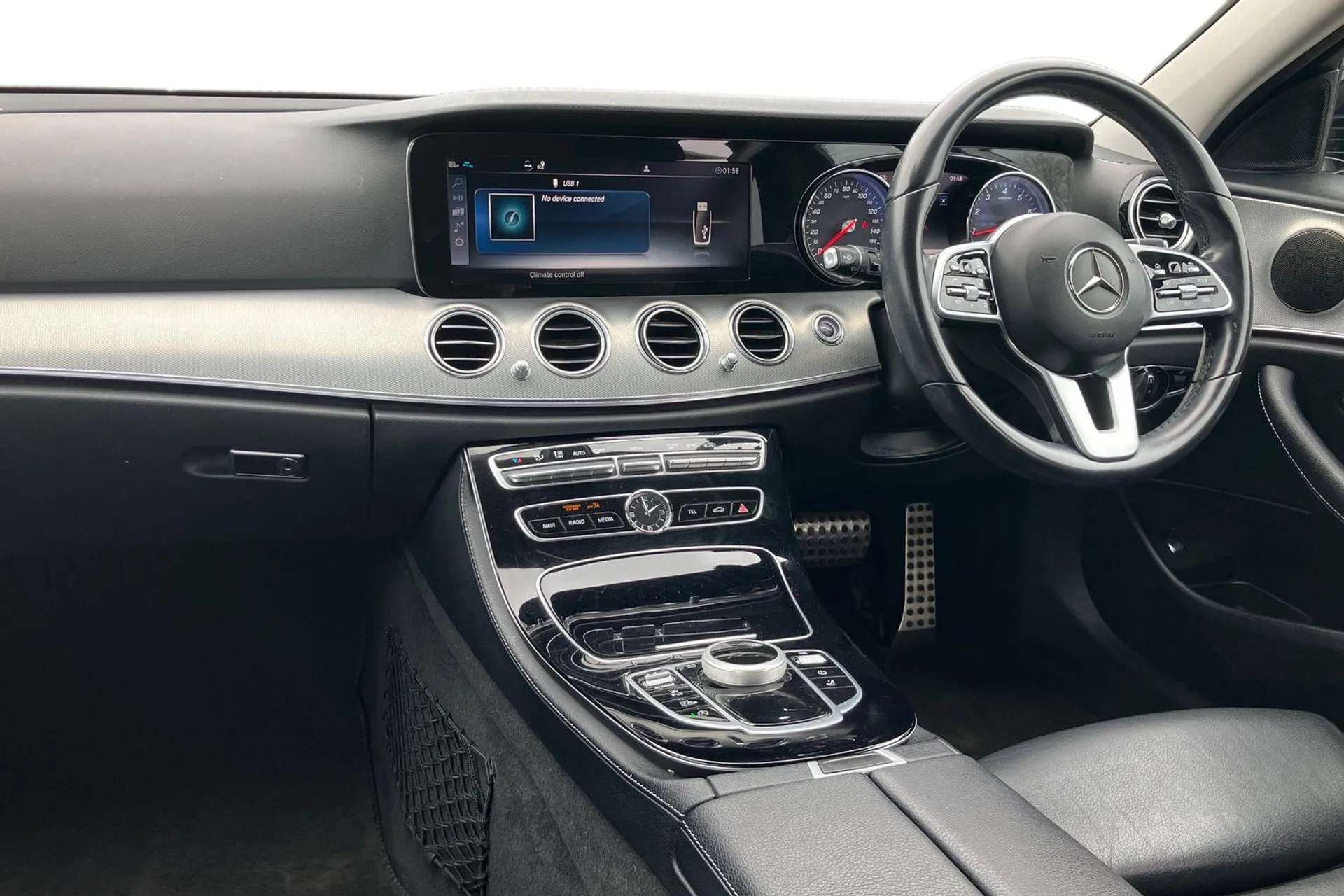 A 2019 MERCEDES-BENZ E CLASS E 200 SE 5dr 9G-Tronic [ Park assist pilot with front and rear park assist, LED High Performance headlamps including integral LED daytime Running lamp A 2019 MERCEDES-BENZ E CLASS E 200 SE 5dr 9G-Tronic [ Park assist pilot with front and rear park assist, LED High Performance headlamps including integral LED daytime Running lamp