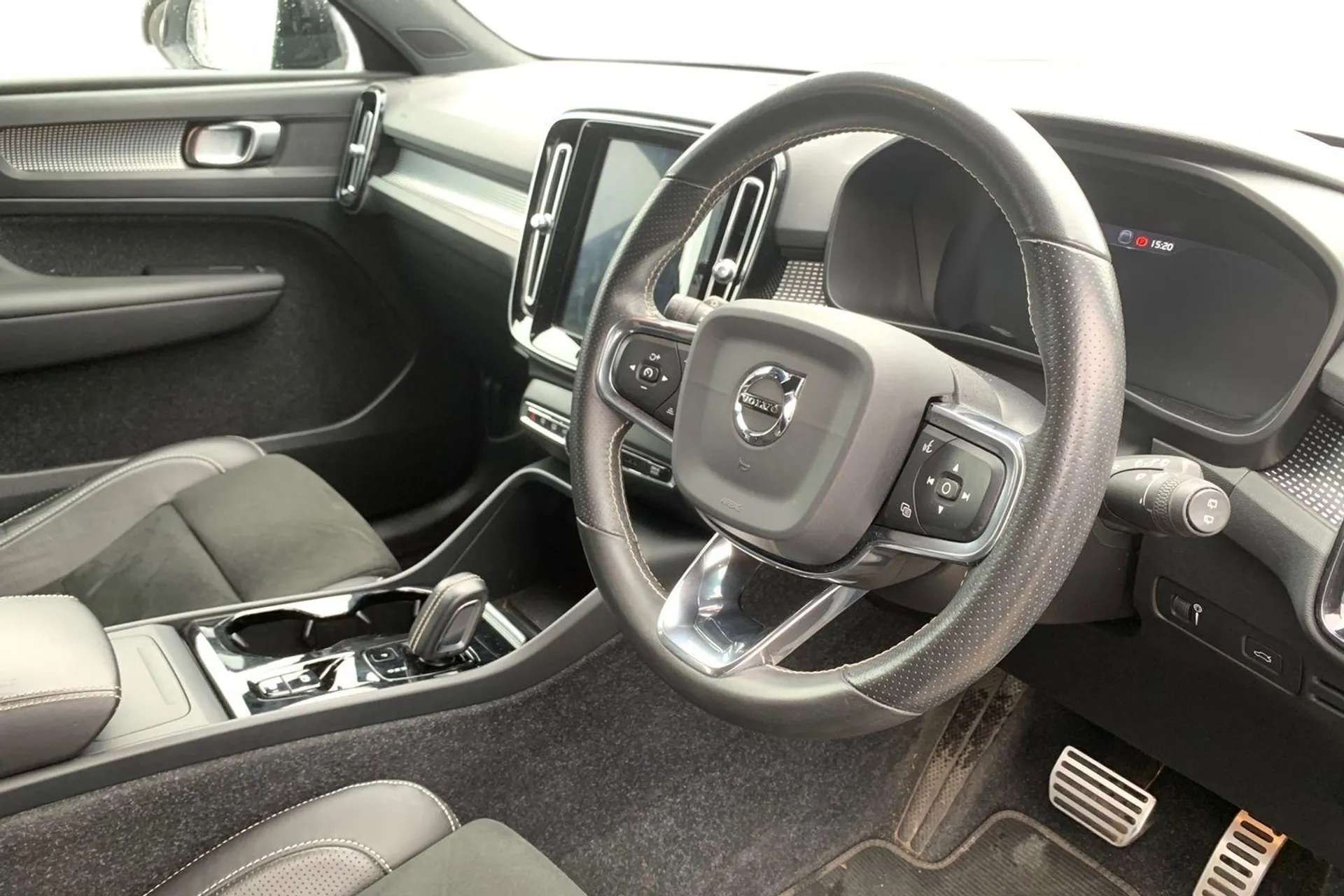 A 2020 VOLVO XC40 2.0 D3 R DESIGN 5dr Geartronic [ DSTC-Dynamic Stability and Traction Control, 12.3" Active TFT crystal driver's instrument display, LED Headlights + A A 2020 VOLVO XC40 2.0 D3 R DESIGN 5dr Geartronic [ DSTC-Dynamic Stability and Traction Control, 12.3" Active TFT crystal driver's instrument display, LED Headlights + A