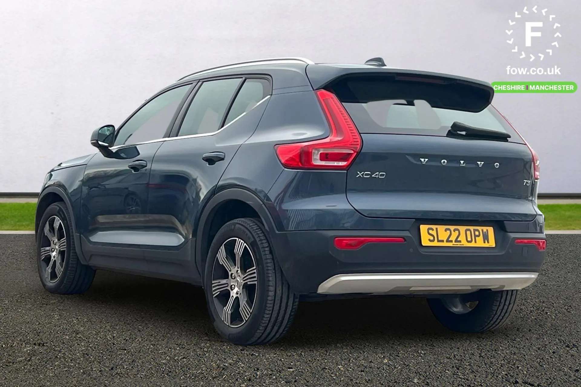 2022 VOLVO XC40 2022 VOLVO XC40
