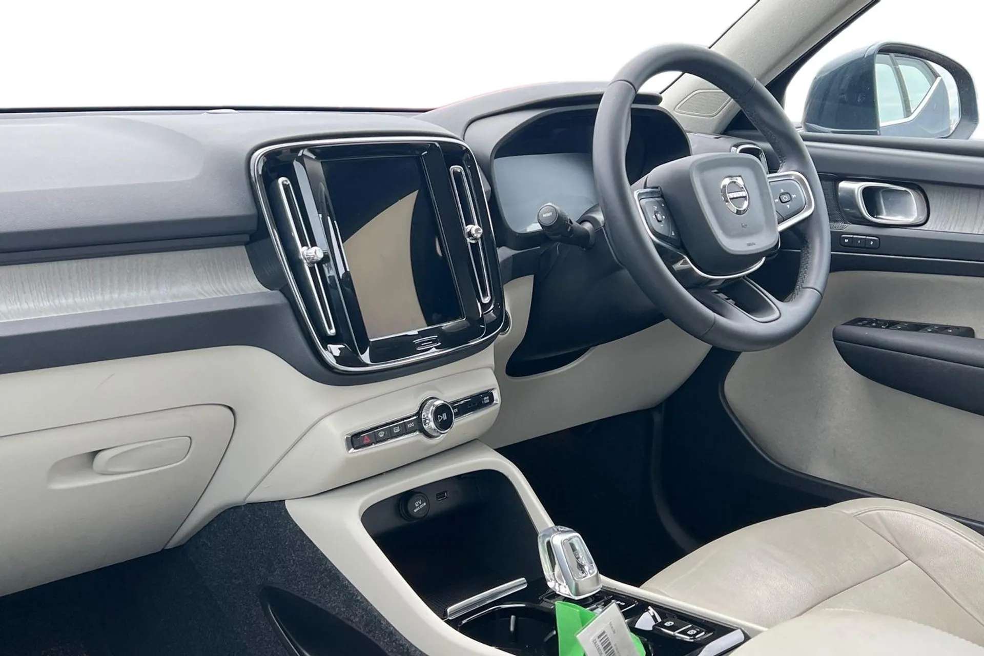 2022 VOLVO XC40 2022 VOLVO XC40