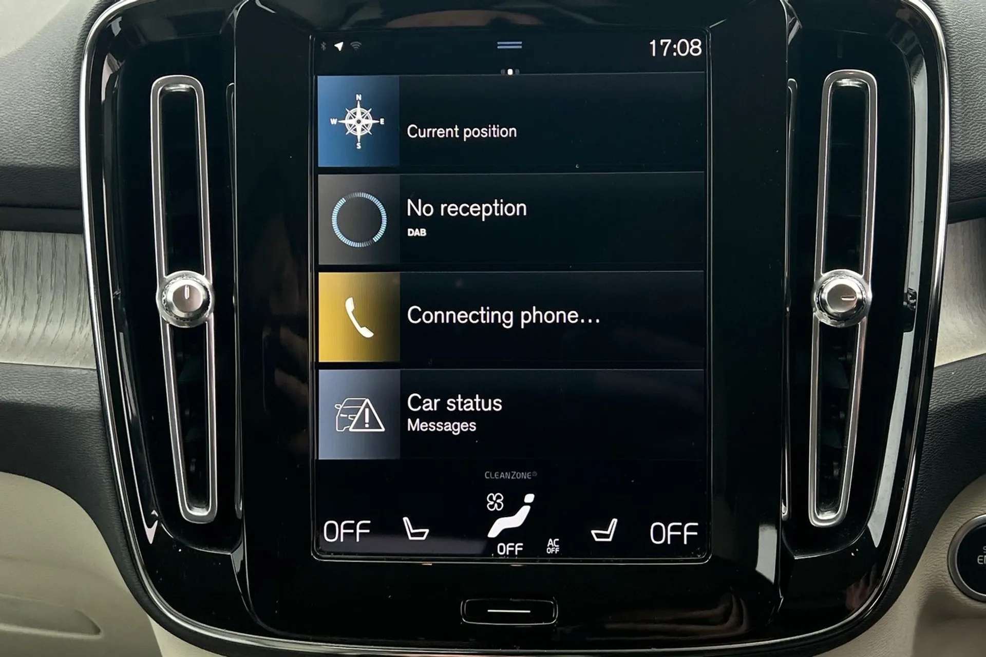 2022 VOLVO XC40 2022 VOLVO XC40