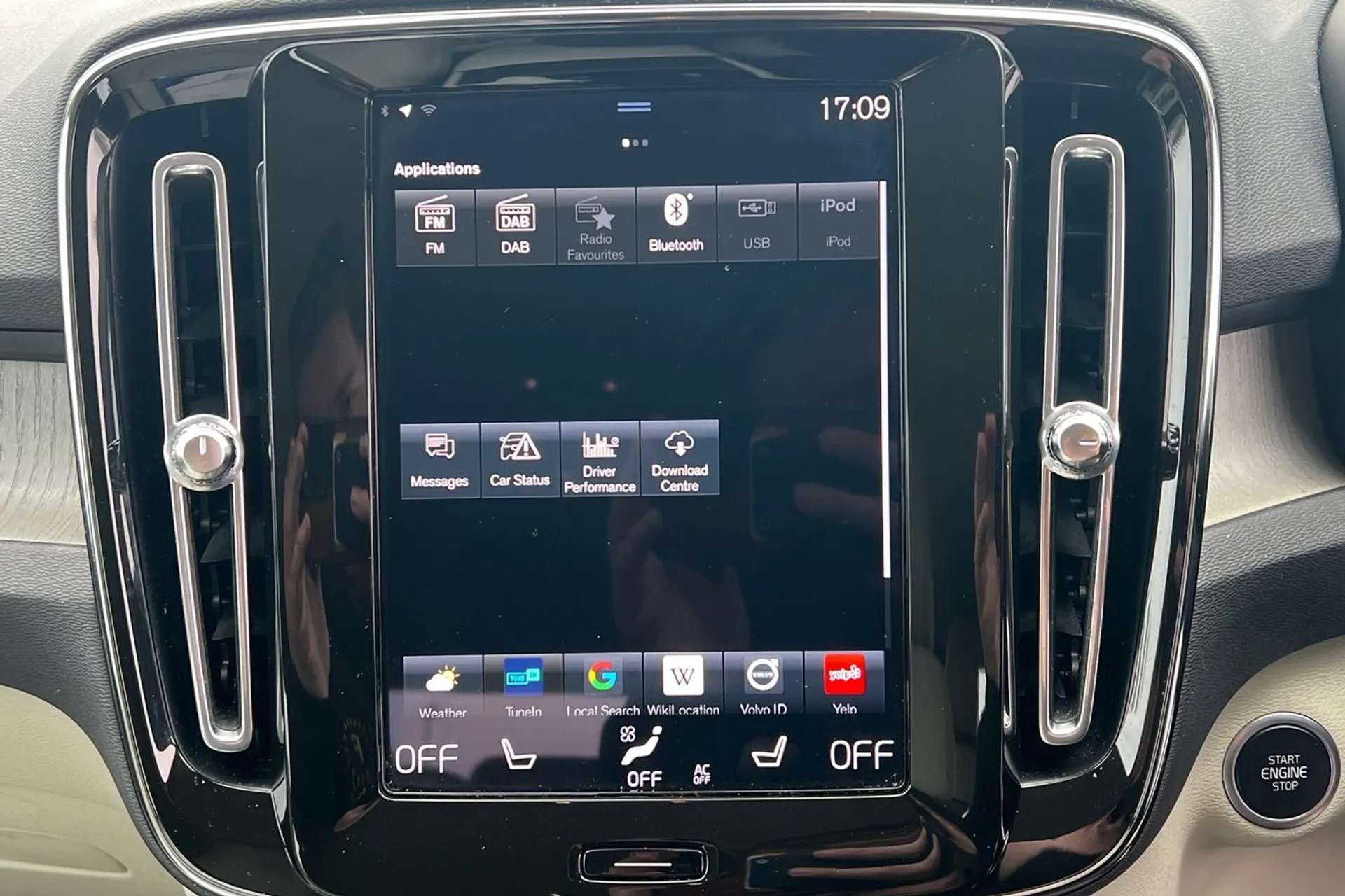 2022 VOLVO XC40 2022 VOLVO XC40