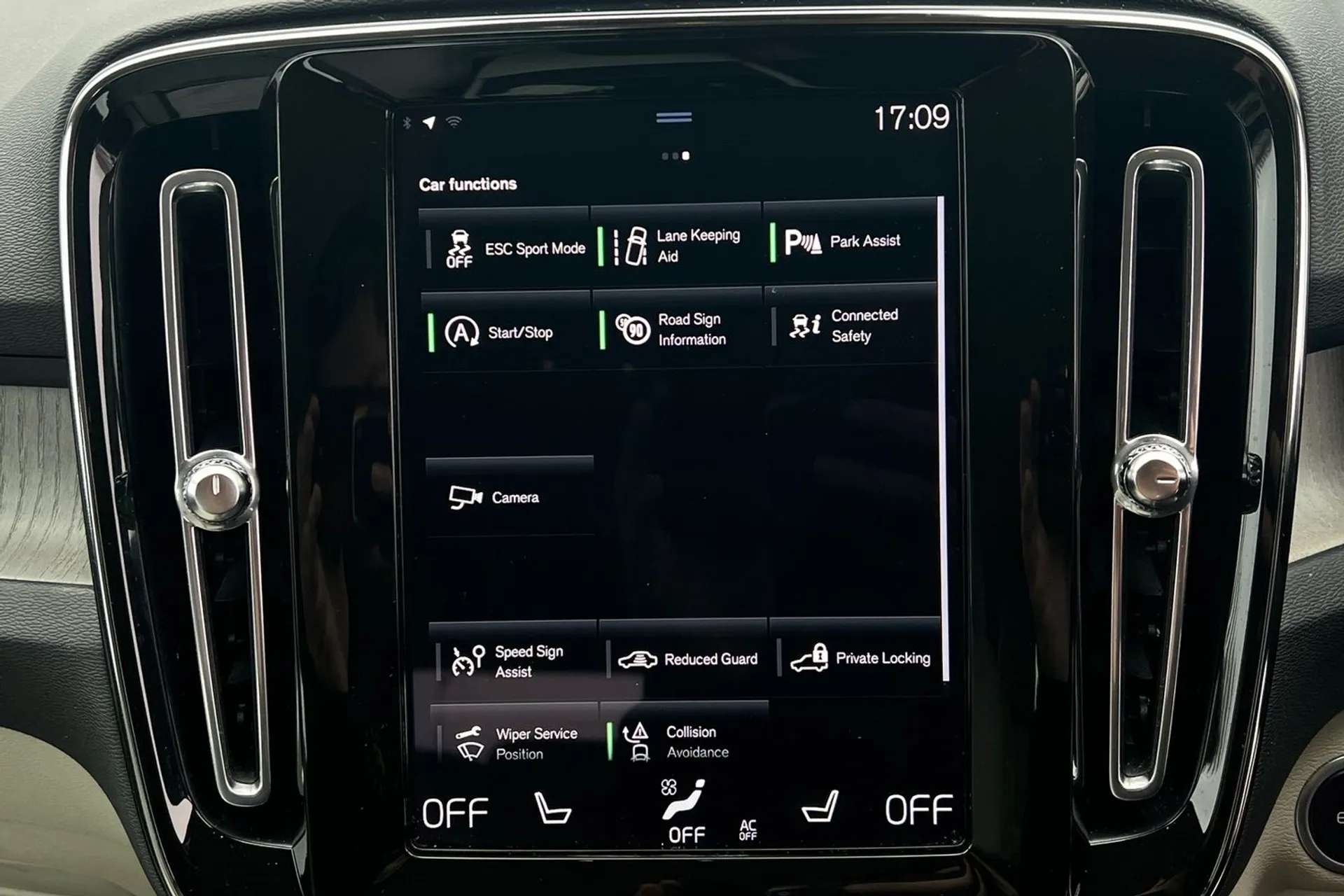 2022 VOLVO XC40 2022 VOLVO XC40