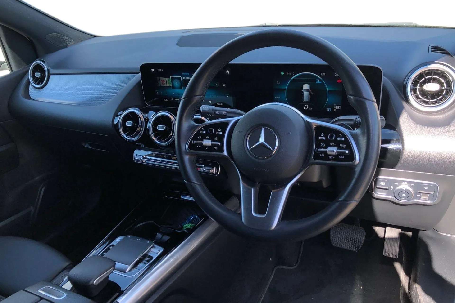 A 2020 MERCEDES-BENZ B CLASS B200d Sport Executive 5dr Auto [ Interior lighting with light and sight pack, Heated Front Seats, LED high performance headlamps with integrated LED d A 2020 MERCEDES-BENZ B CLASS B200d Sport Executive 5dr Auto [ Interior lighting with light and sight pack, Heated Front Seats, LED high performance headlamps with integrated LED d