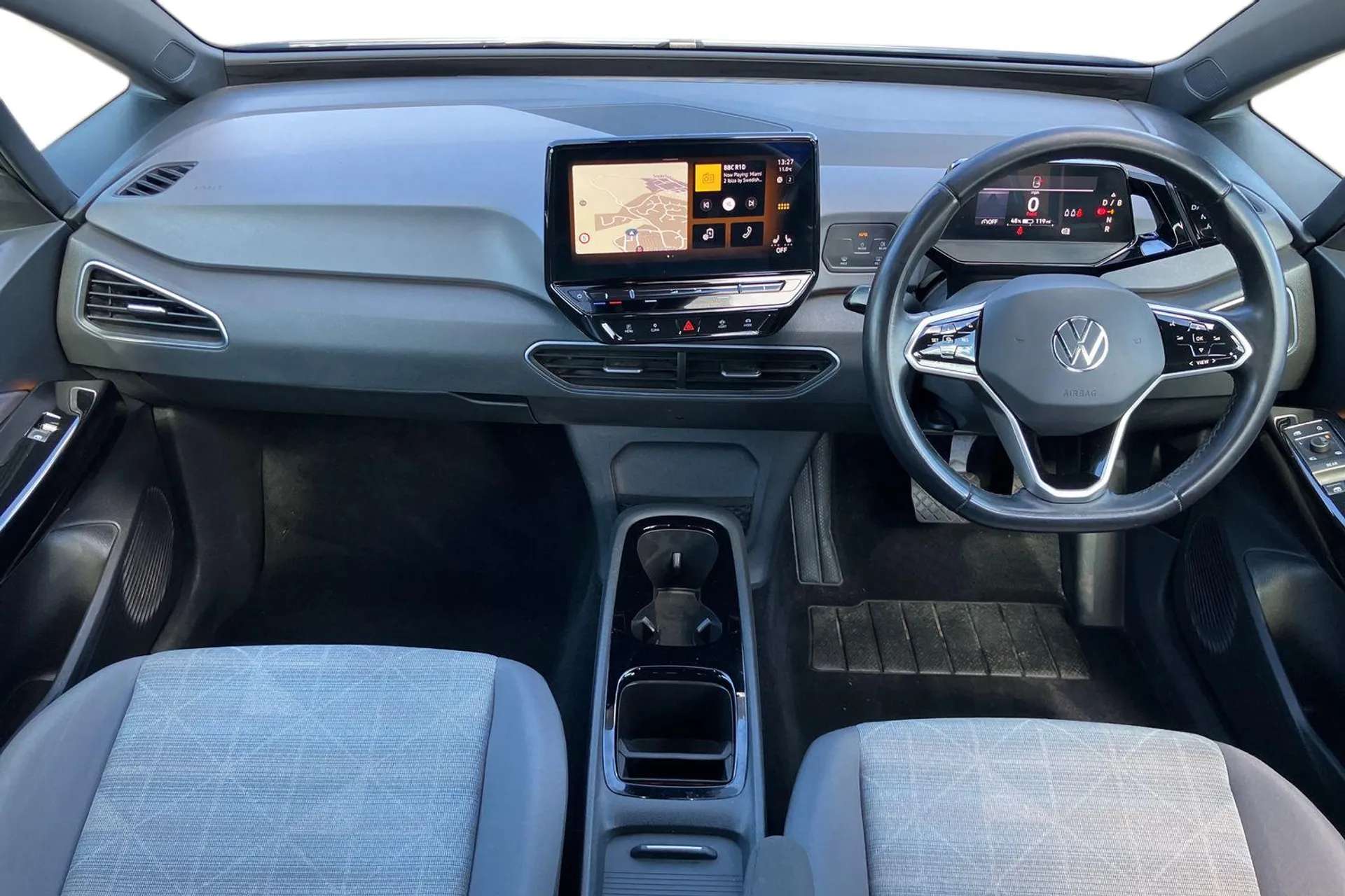A 2022 VOLKSWAGEN ID.3 107KW Life Pro 58kWh 5dr Auto [ Remote tailgate unlocking , Front and rear parking sensors , Bluetooth connectivity , Infotainment pack with wireless A 2022 VOLKSWAGEN ID.3 107KW Life Pro 58kWh 5dr Auto [ Remote tailgate unlocking , Front and rear parking sensors , Bluetooth connectivity , Infotainment pack with wireless