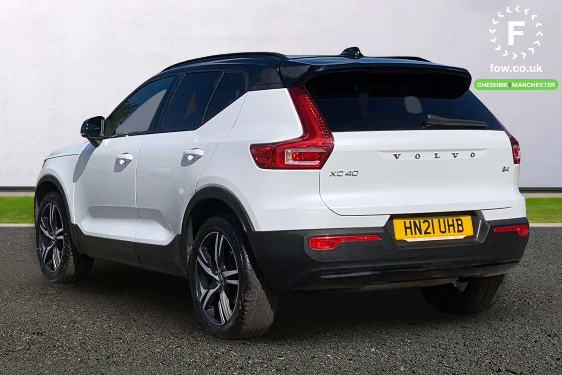 A 2021 VOLVO XC40 2.0 B4P R DESIGN 5dr Auto [19" Diamond Cut Alloys Wheels, Power Glass Tilt and Slide Panoramic Sunroof, Intellisafe Surround, Park Assist, Charcoal Le A 2021 VOLVO XC40 2.0 B4P R DESIGN 5dr Auto [19" Diamond Cut Alloys Wheels, Power Glass Tilt and Slide Panoramic Sunroof, Intellisafe Surround, Park Assist, Charcoal Le