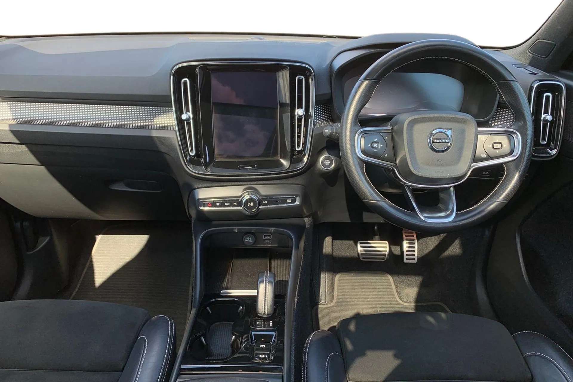 A 2021 VOLVO XC40 2.0 B4P R DESIGN 5dr Auto [19" Diamond Cut Alloys Wheels, Power Glass Tilt and Slide Panoramic Sunroof, Intellisafe Surround, Park Assist, Charcoal Le A 2021 VOLVO XC40 2.0 B4P R DESIGN 5dr Auto [19" Diamond Cut Alloys Wheels, Power Glass Tilt and Slide Panoramic Sunroof, Intellisafe Surround, Park Assist, Charcoal Le