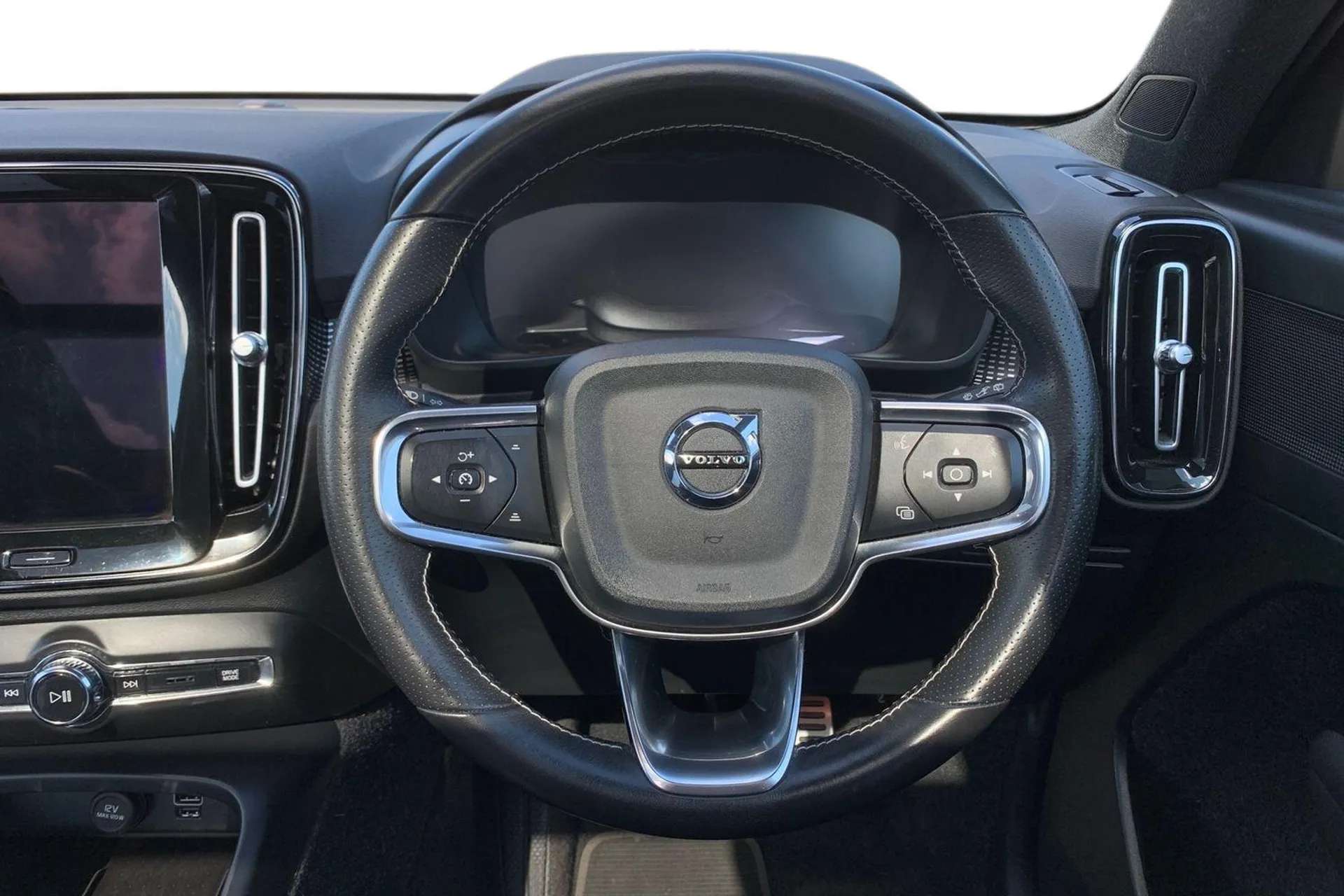 2021 VOLVO XC40 2021 VOLVO XC40