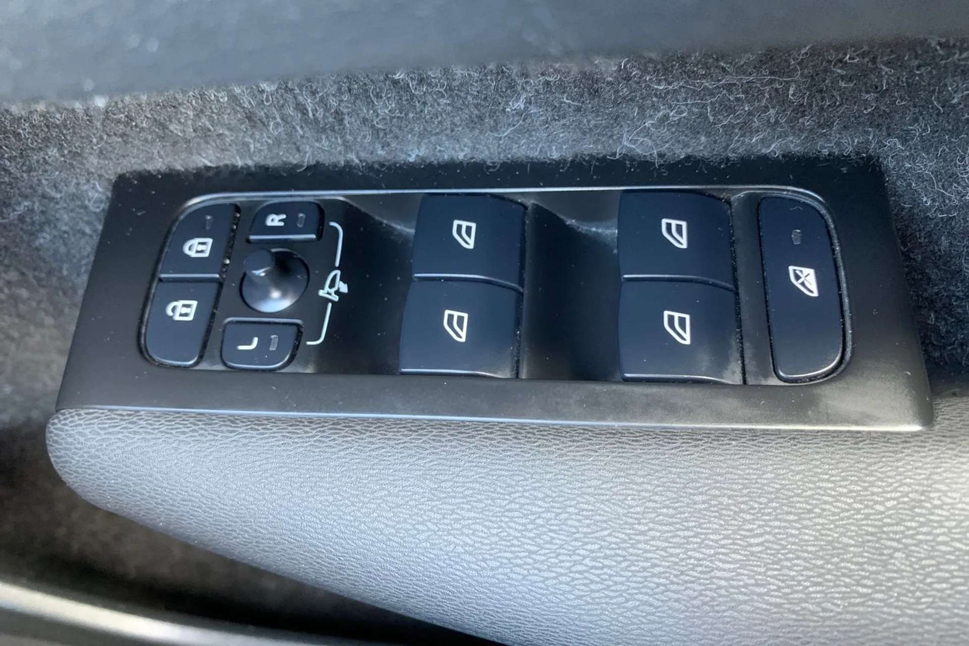 2021 VOLVO XC40 2021 VOLVO XC40