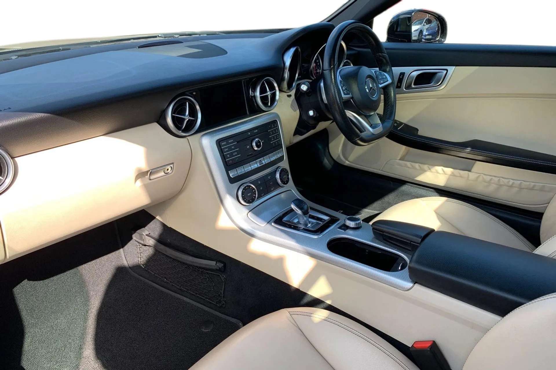 A 2018 MERCEDES-BENZ SLC SLC 300 AMG Line 2dr 9G-Tronic [COMAND Online System, PARKTRONIC with Parking Guidance, Panoramic Glass Sunroof, Airscarf, Heated Seats, Smartphone In A 2018 MERCEDES-BENZ SLC SLC 300 AMG Line 2dr 9G-Tronic [COMAND Online System, PARKTRONIC with Parking Guidance, Panoramic Glass Sunroof, Airscarf, Heated Seats, Smartphone In