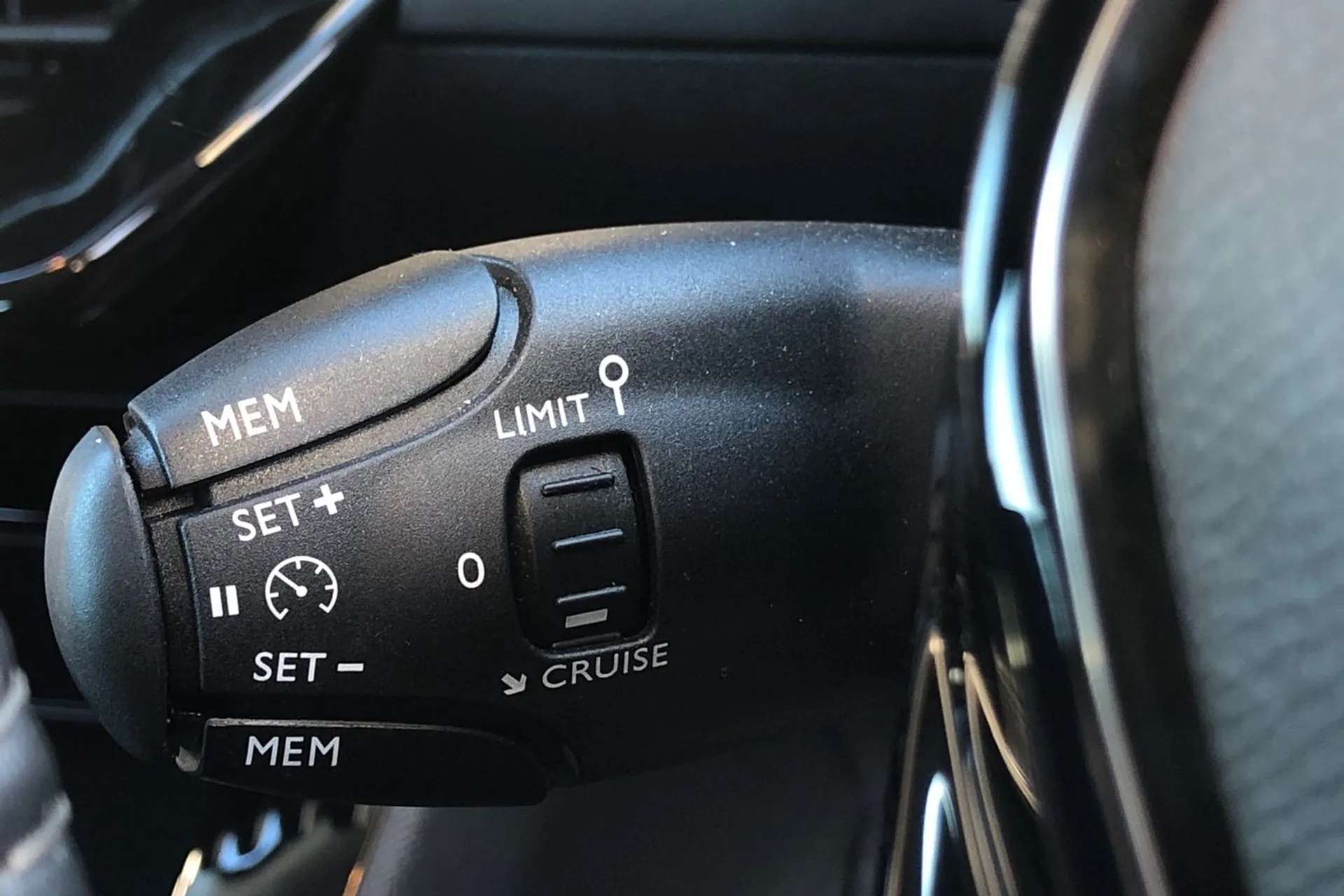 2022 PEUGEOT 2008 2022 PEUGEOT 2008