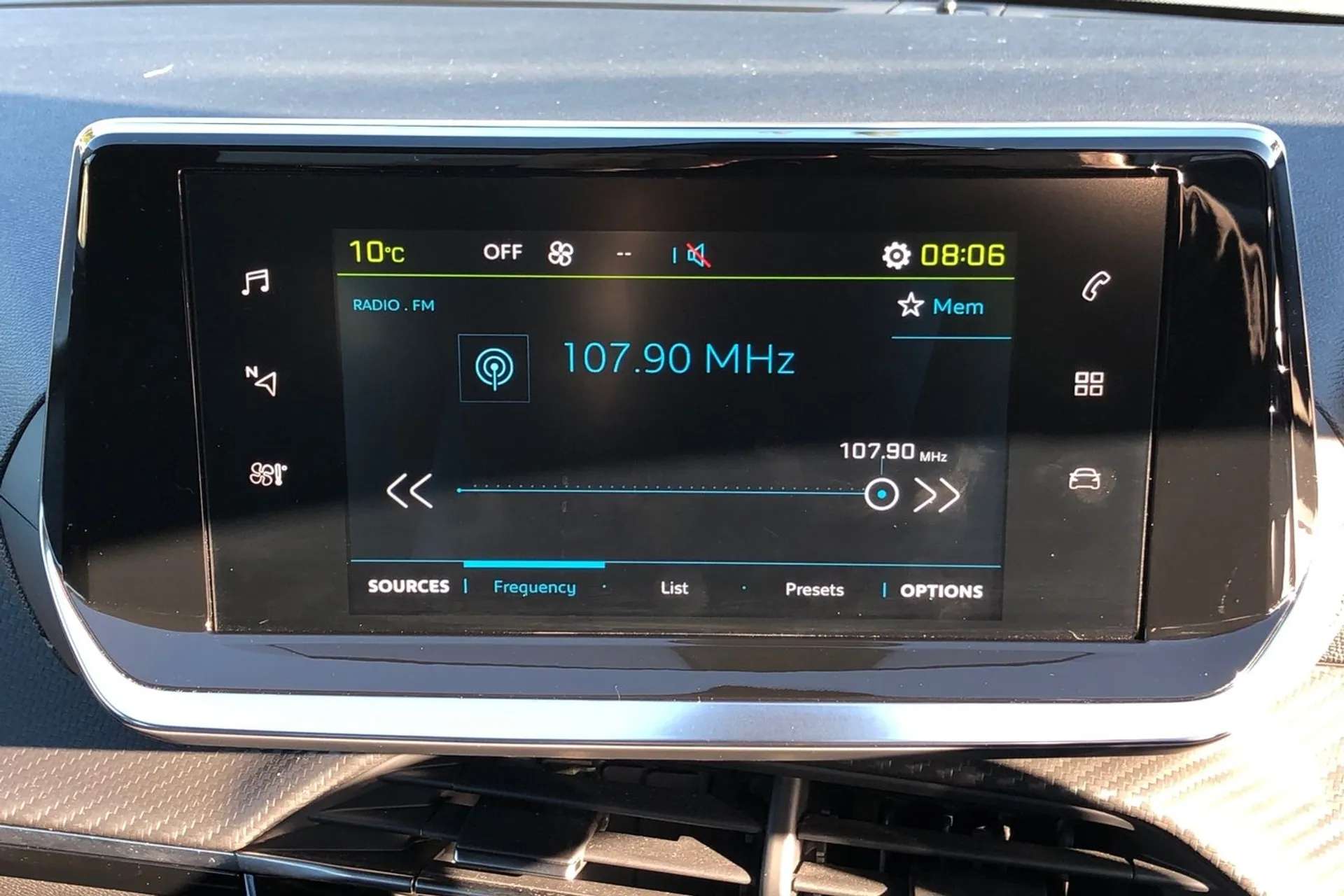 2022 PEUGEOT 2008 2022 PEUGEOT 2008