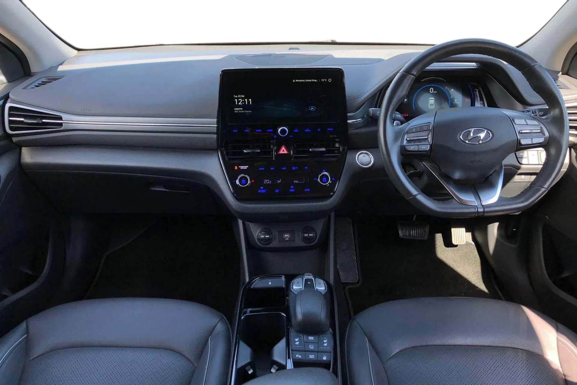 A 2022 HYUNDAI IONIQ 100kW Premium SE 38kWh 5dr Auto [Blind spot detection system, LED headlights, Parking system with rear camera and guidance system A 2022 HYUNDAI IONIQ 100kW Premium SE 38kWh 5dr Auto [Blind spot detection system, LED headlights, Parking system with rear camera and guidance system