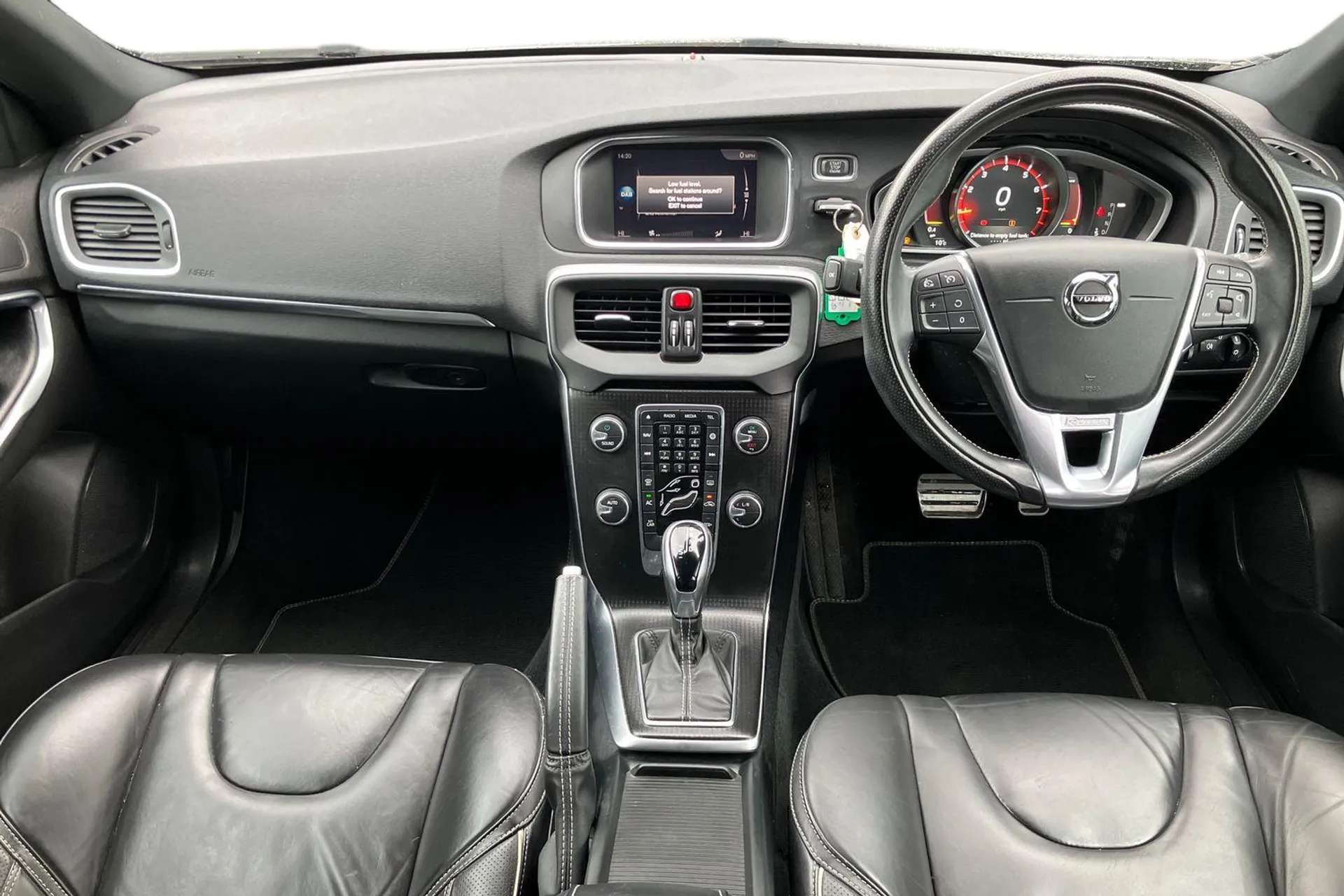 2018 VOLVO V40 2018 VOLVO V40