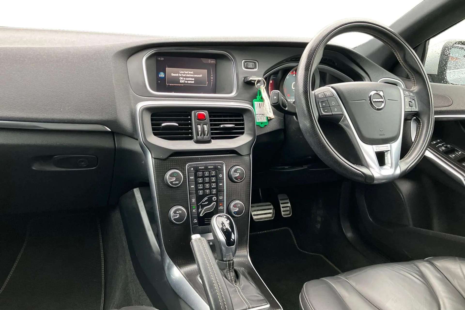 2018 VOLVO V40 2018 VOLVO V40