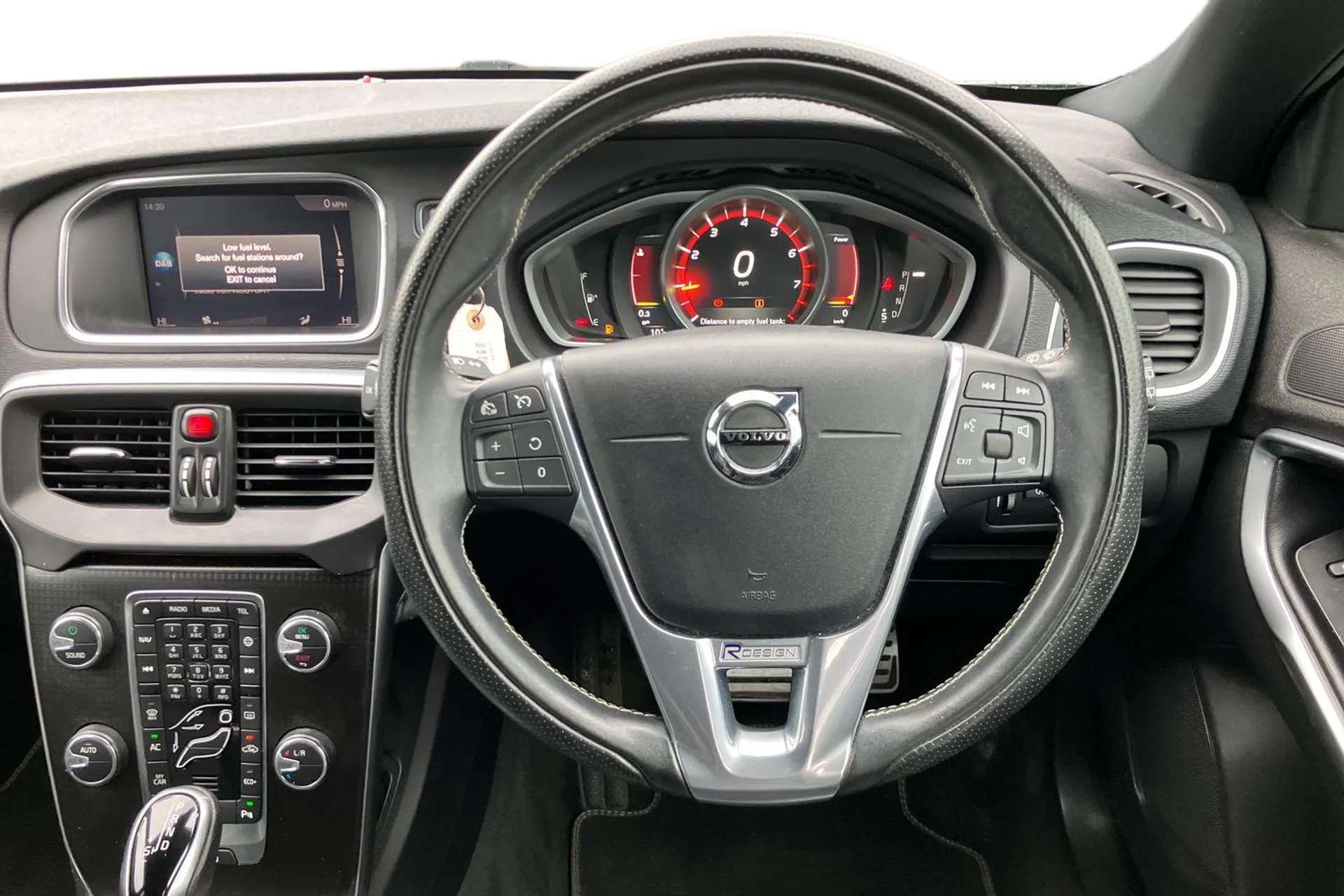 2018 VOLVO V40 2018 VOLVO V40