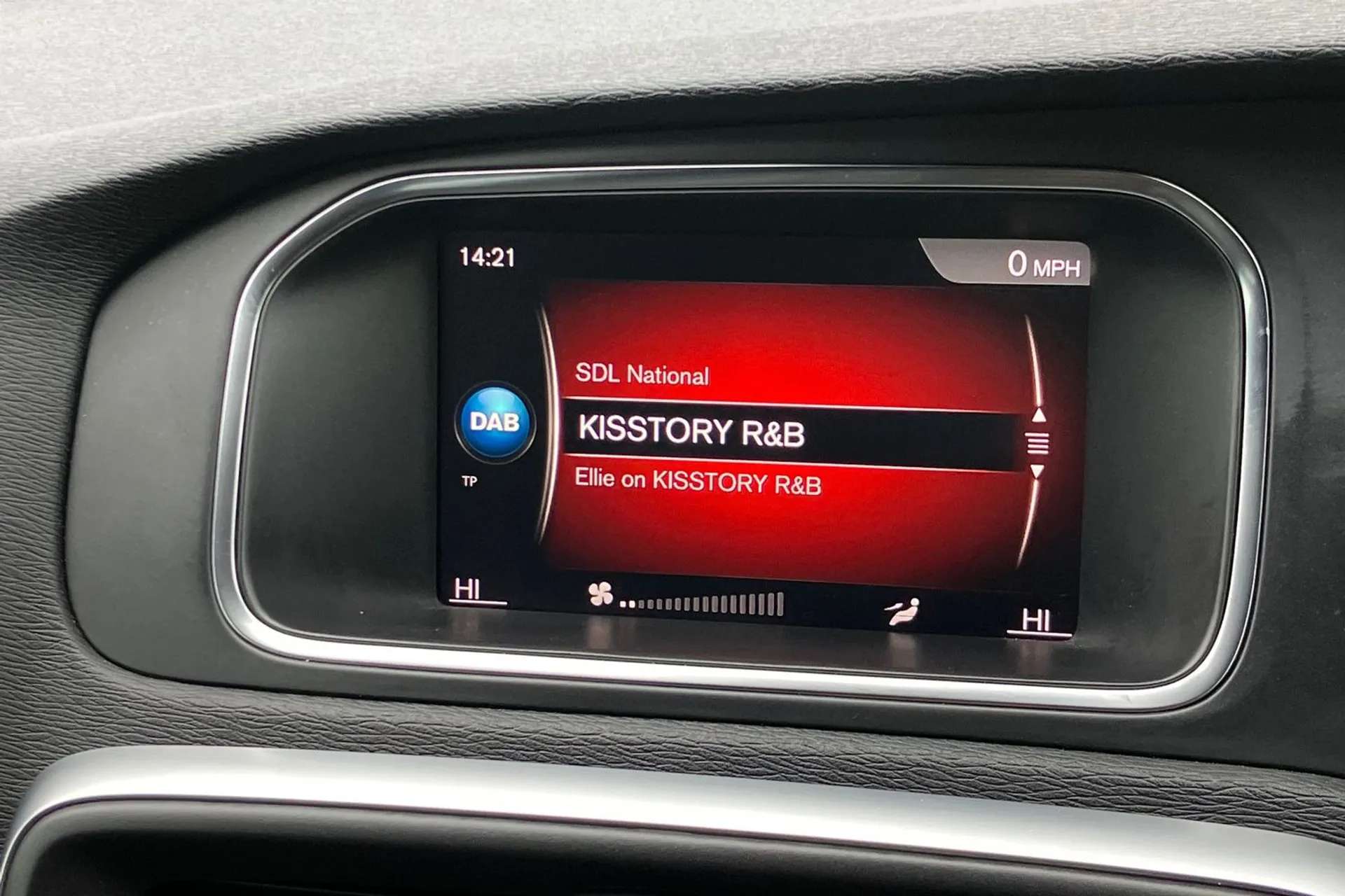 2018 VOLVO V40 2018 VOLVO V40