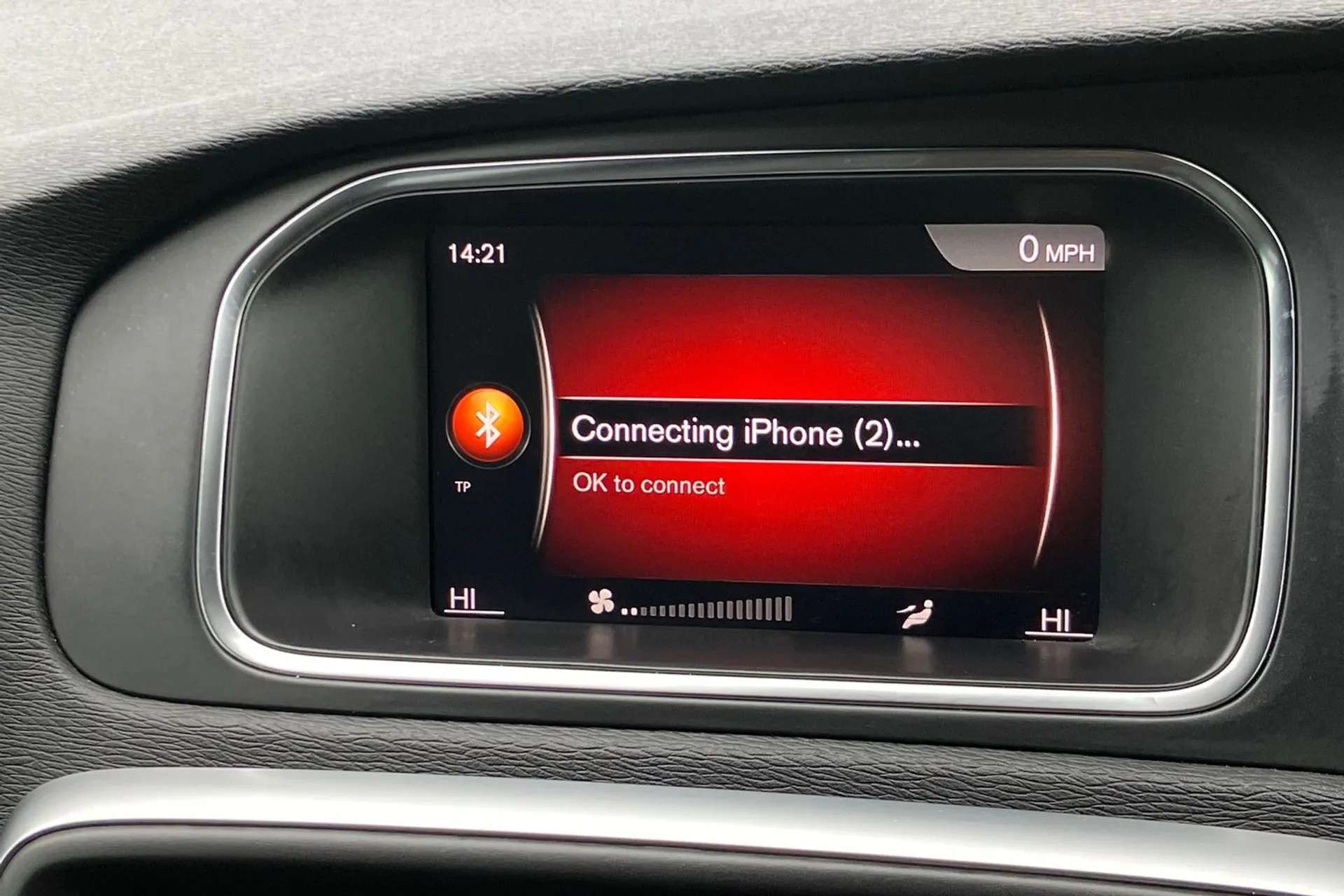 2018 VOLVO V40 2018 VOLVO V40