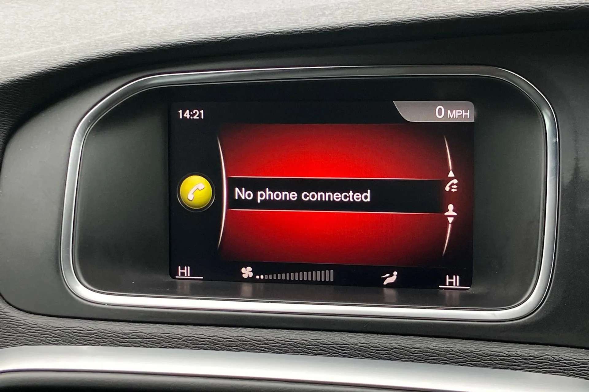 2018 VOLVO V40 2018 VOLVO V40