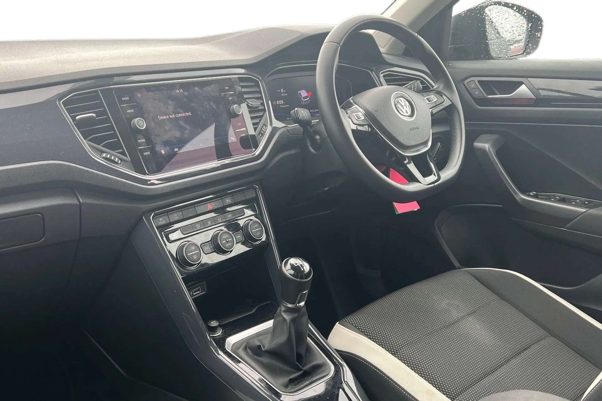 A 2019 VOLKSWAGEN T-ROC 2.0 TDI SEL 5dr [Front assist including city emergency braking, Driver alert system with audible and visual fatigue detection, LED dipped and main bea A 2019 VOLKSWAGEN T-ROC 2.0 TDI SEL 5dr [Front assist including city emergency braking, Driver alert system with audible and visual fatigue detection, LED dipped and main bea